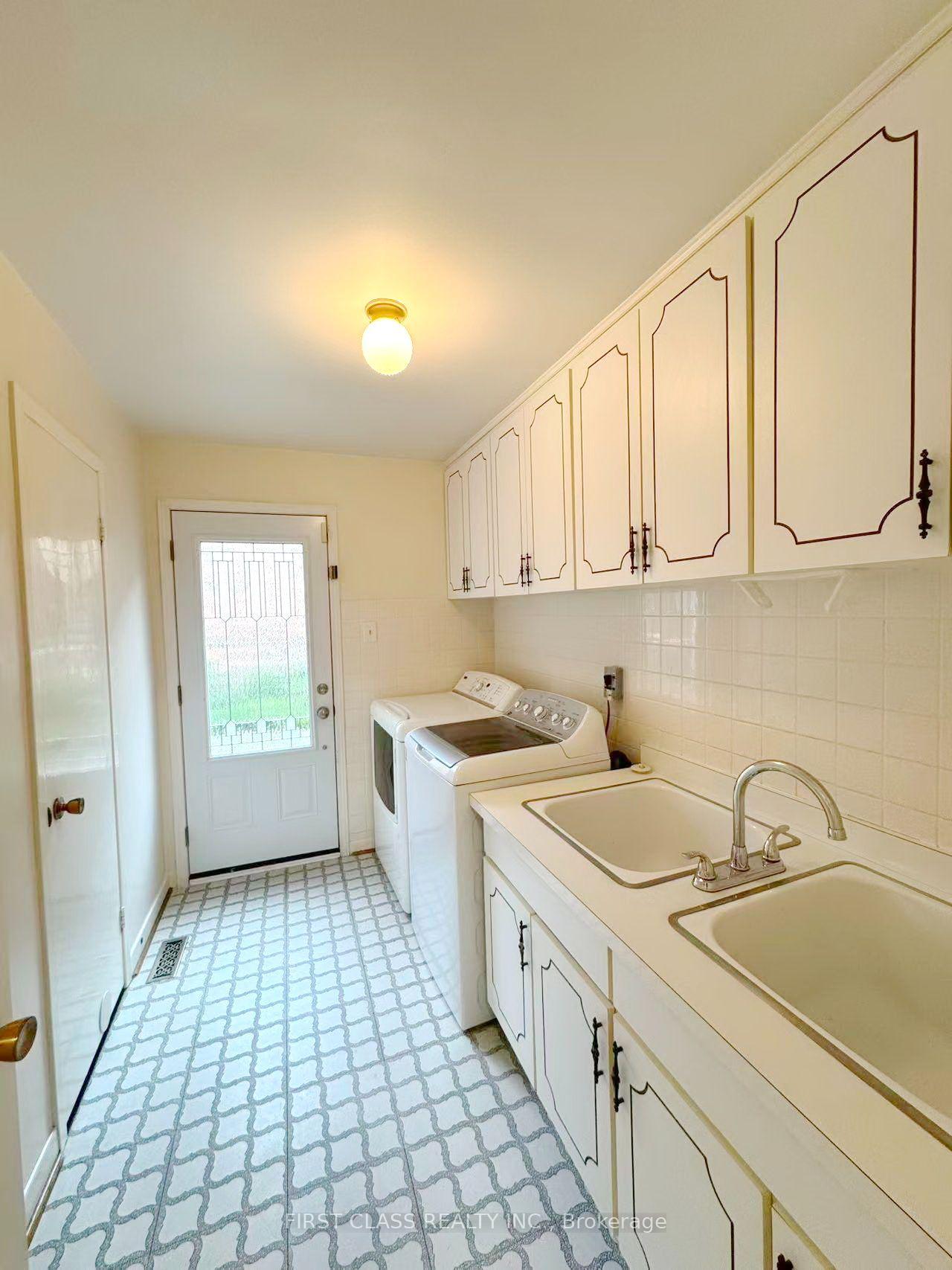 Photo 10 of Unit lower unit, 1353 Myron Drive, Mississauga, Lakeview — HOMEH