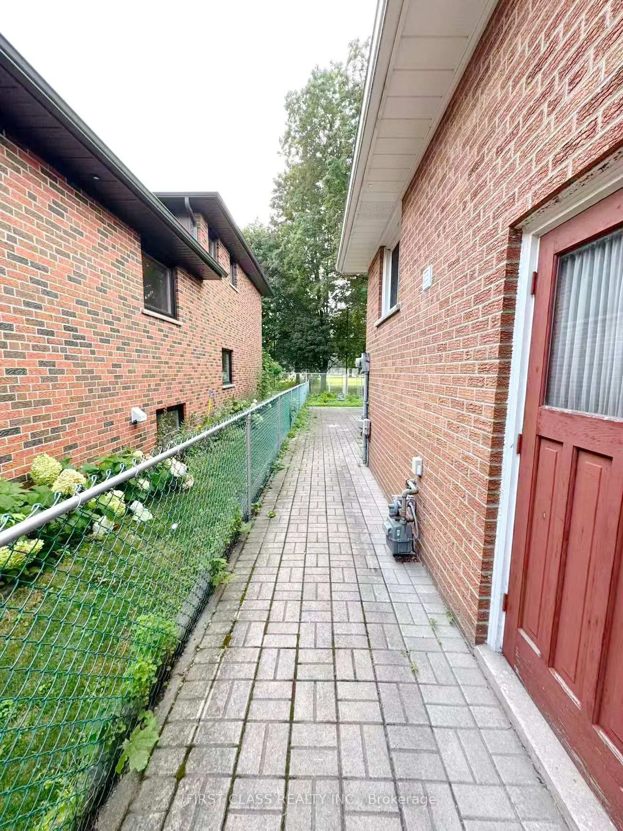 Photo 5 of Unit lower unit, 1353 Myron Drive, Mississauga, Lakeview — HOMEH