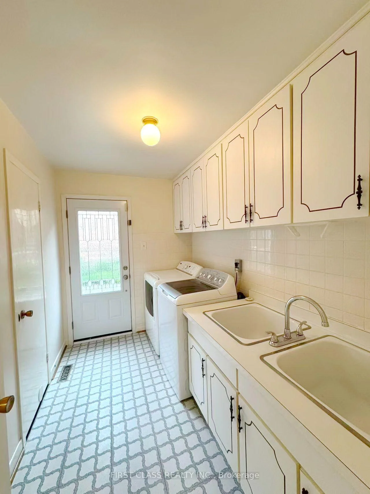 Photo 11 of Unit lower unit, 1353 Myron Drive, Mississauga, Lakeview — HOMEH