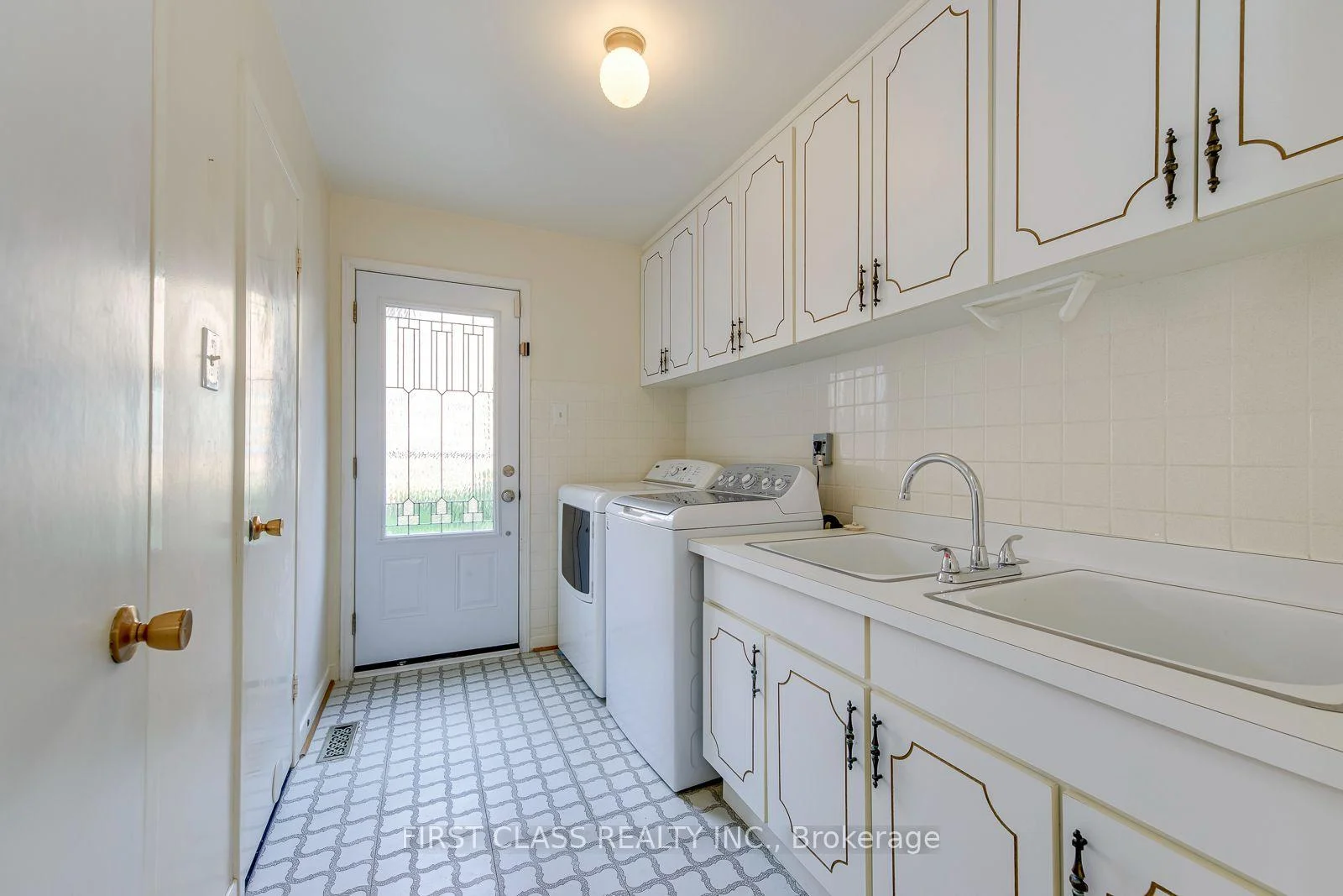 Photo 6 of Unit lower unit, 1353 Myron Drive, Mississauga, Lakeview — HOMEH