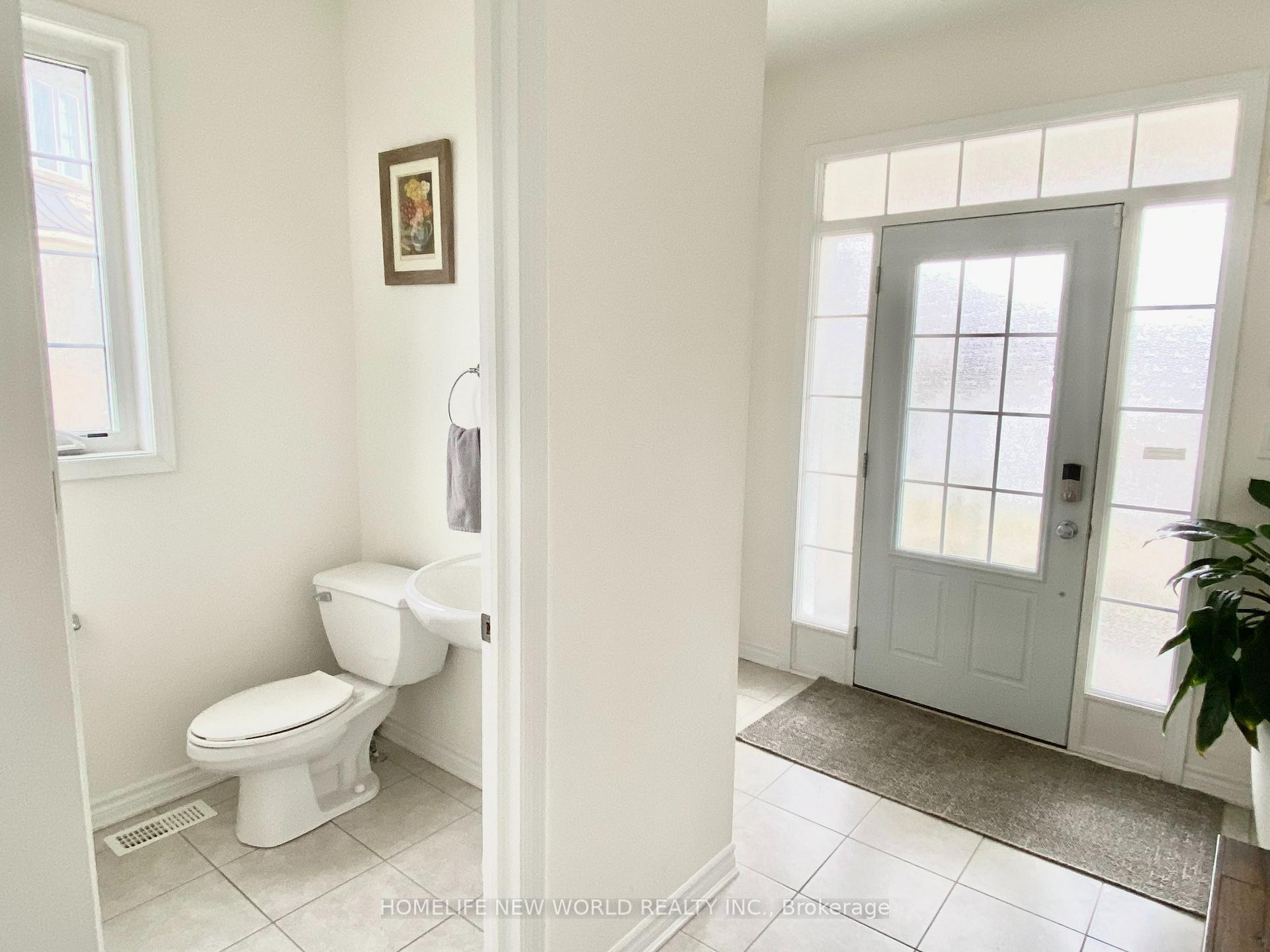 Photo 4 of 46 Major Crescent, Aurora, Rural Aurora — HOMEH