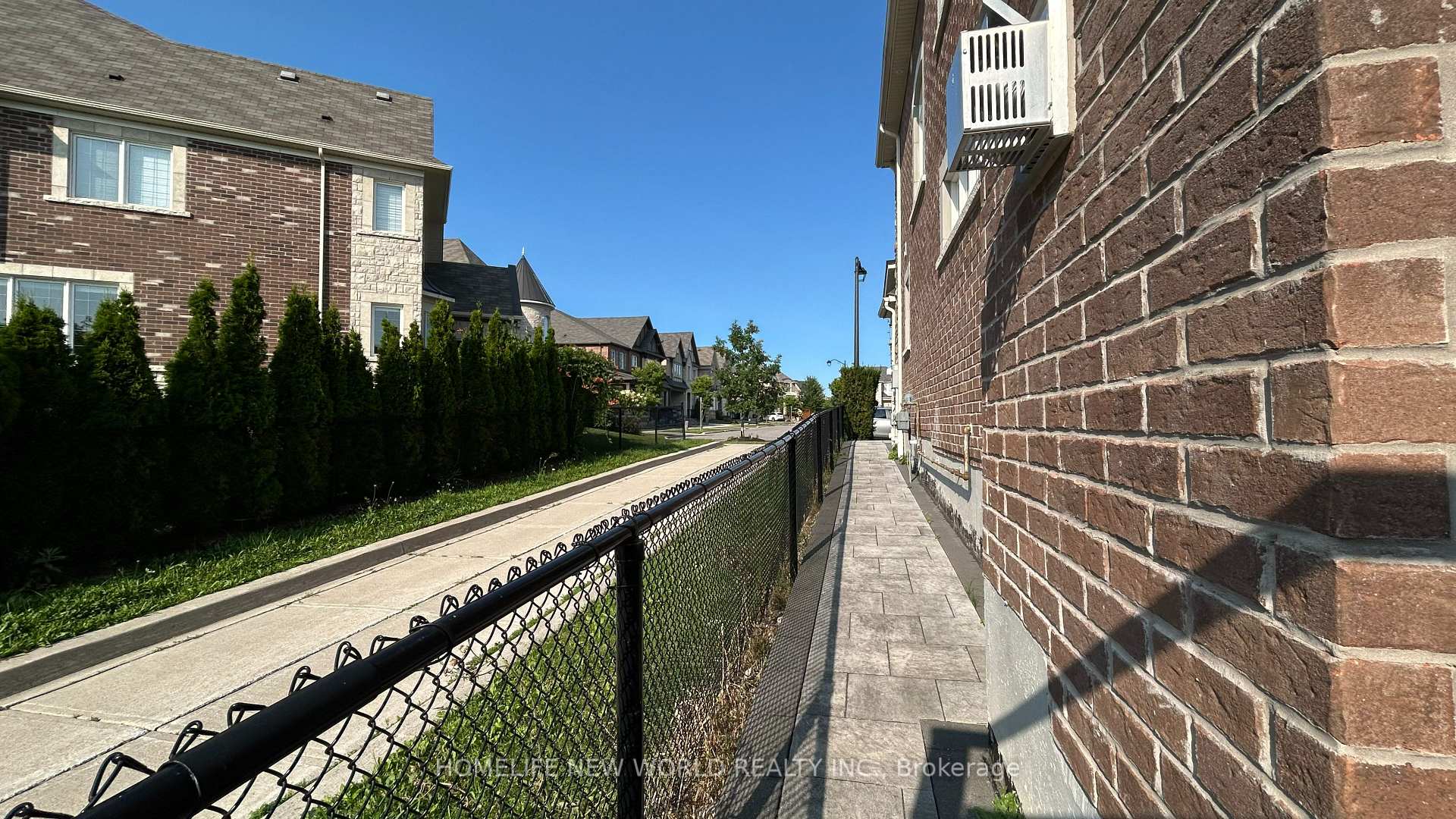 Photo 35 of 46 Major Crescent, Aurora, Rural Aurora — HOMEH