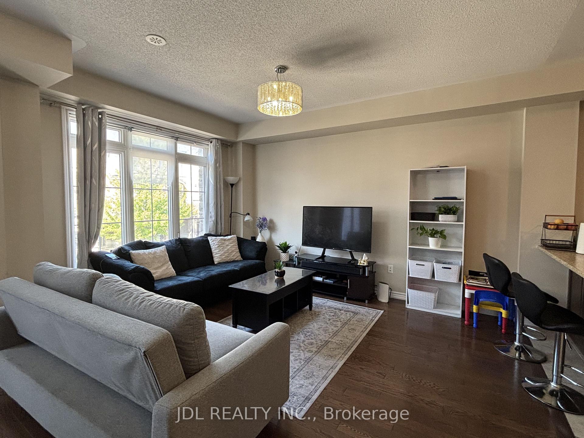 Photo 2 of Unit 33, 2435 Greenwich Drive, Oakville, Westmount — HOMEH