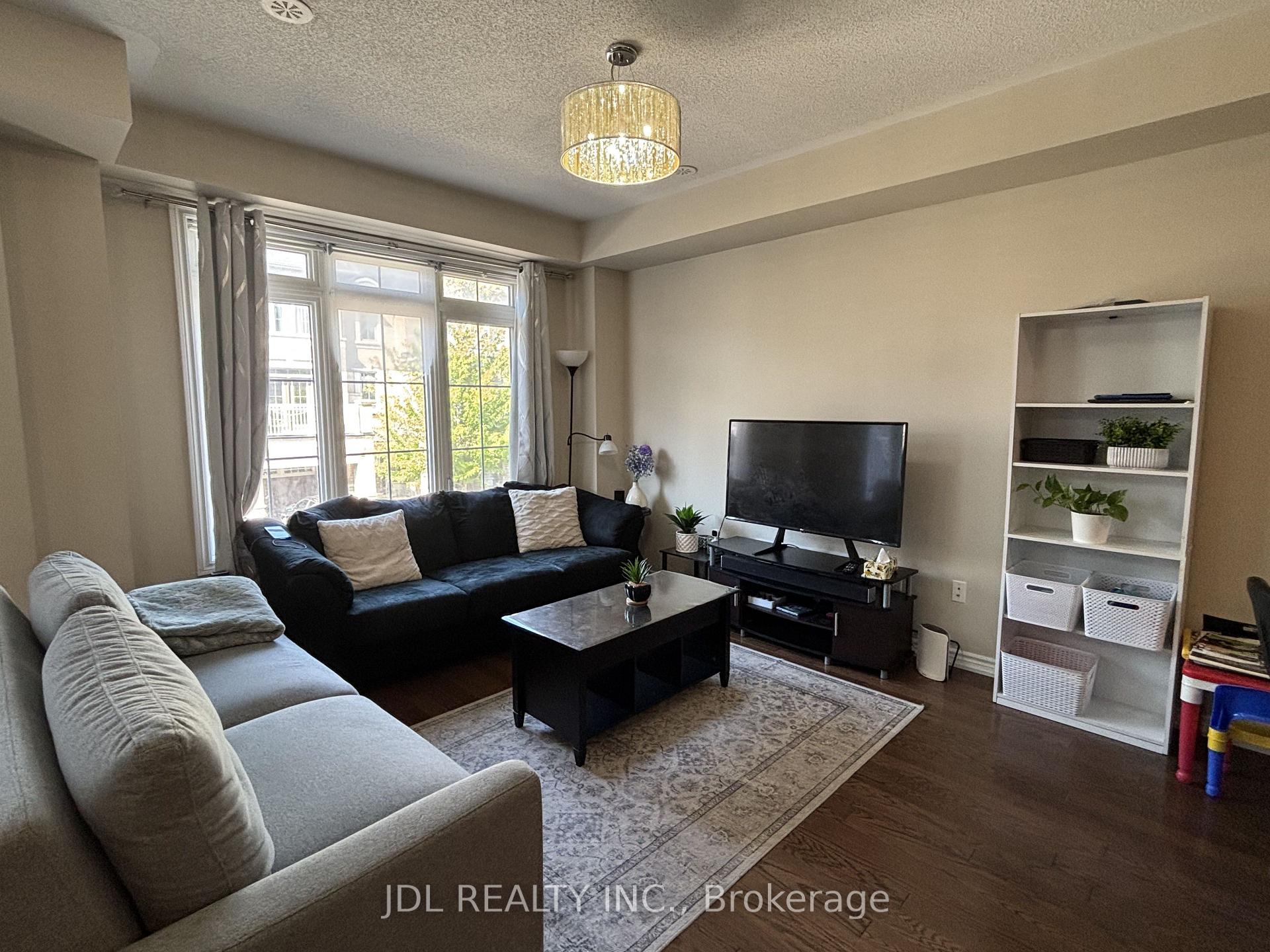 Photo 3 of Unit 33, 2435 Greenwich Drive, Oakville, Westmount — HOMEH