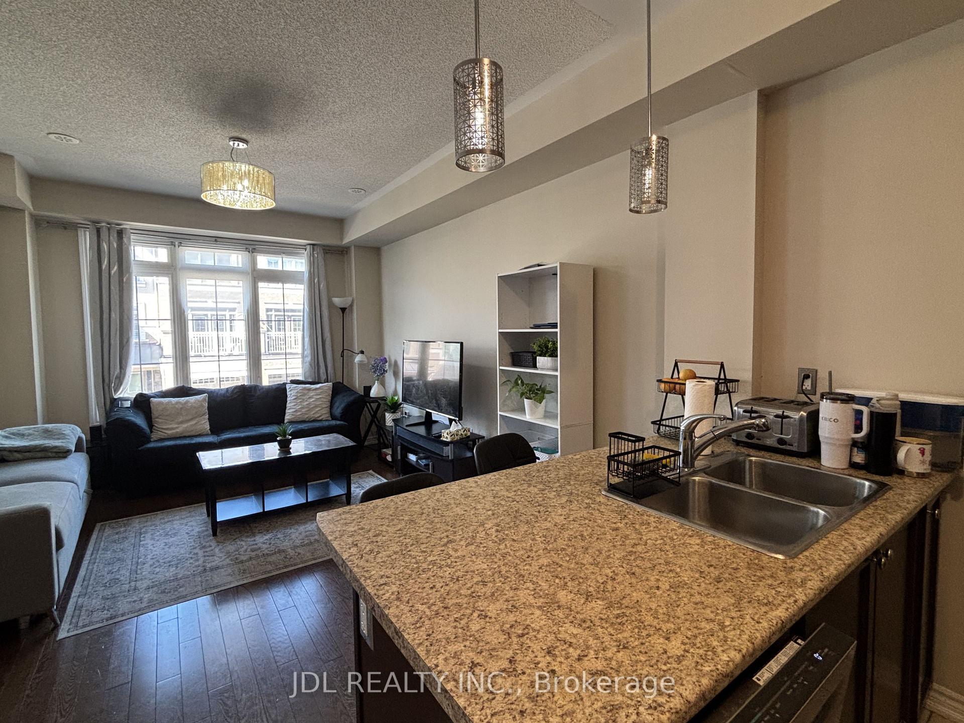Photo 4 of Unit 33, 2435 Greenwich Drive, Oakville, Westmount — HOMEH