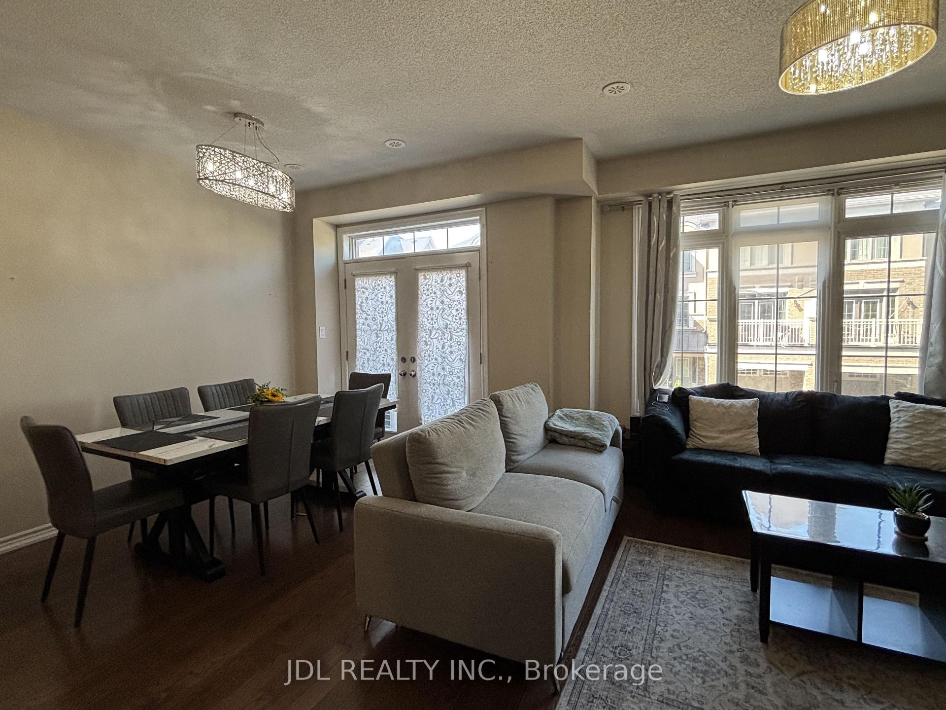 Photo 5 of Unit 33, 2435 Greenwich Drive, Oakville, Westmount — HOMEH