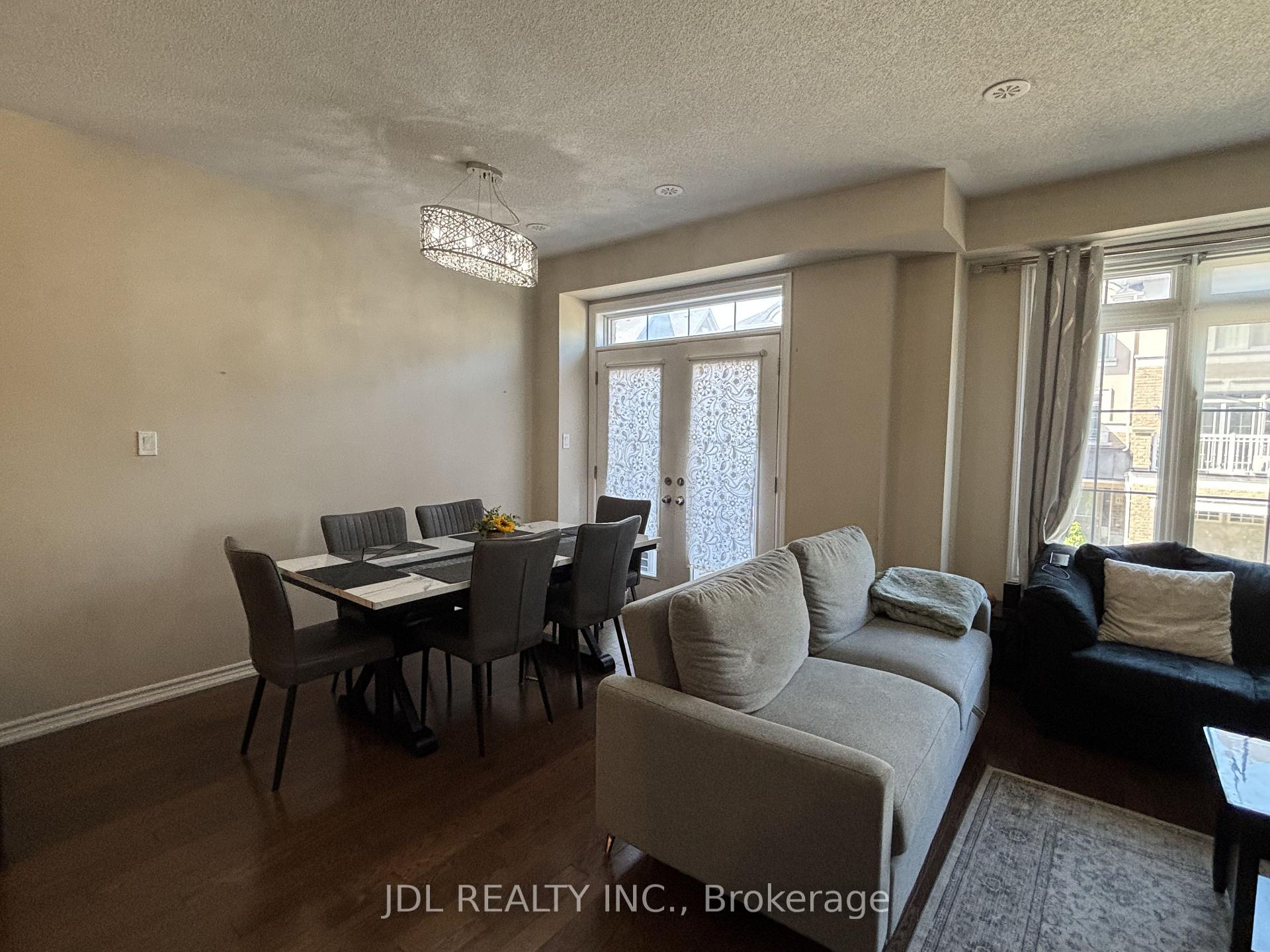 Photo 6 of Unit 33, 2435 Greenwich Drive, Oakville, Westmount — HOMEH