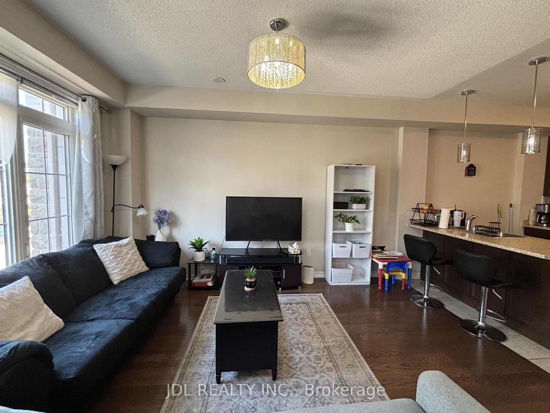 Photo 7 of Unit 33, 2435 Greenwich Drive, Oakville, Westmount — HOMEH