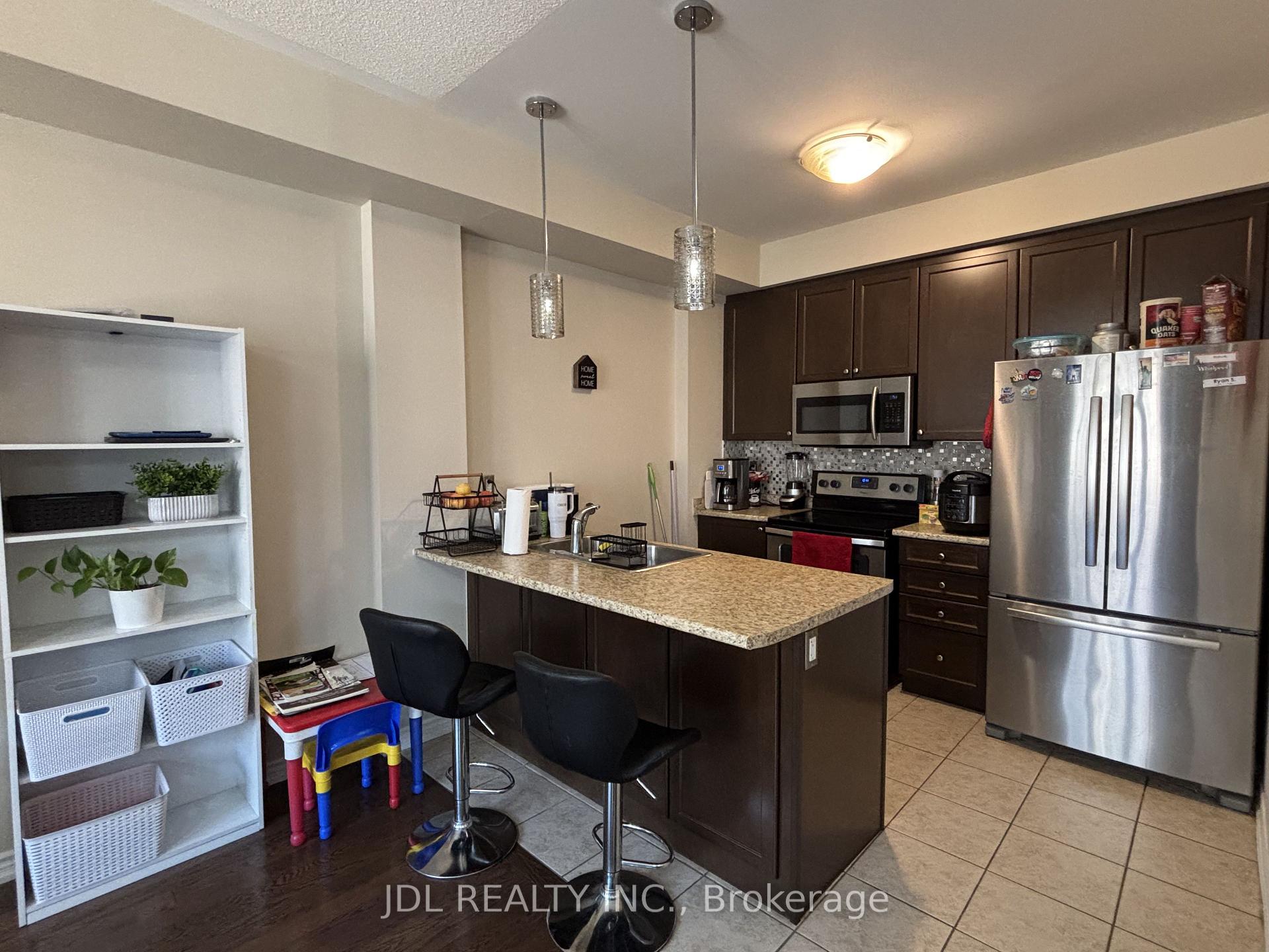 Photo 8 of Unit 33, 2435 Greenwich Drive, Oakville, Westmount — HOMEH