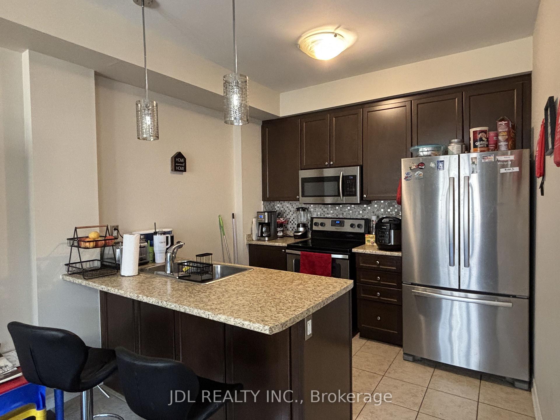 Photo 9 of Unit 33, 2435 Greenwich Drive, Oakville, Westmount — HOMEH