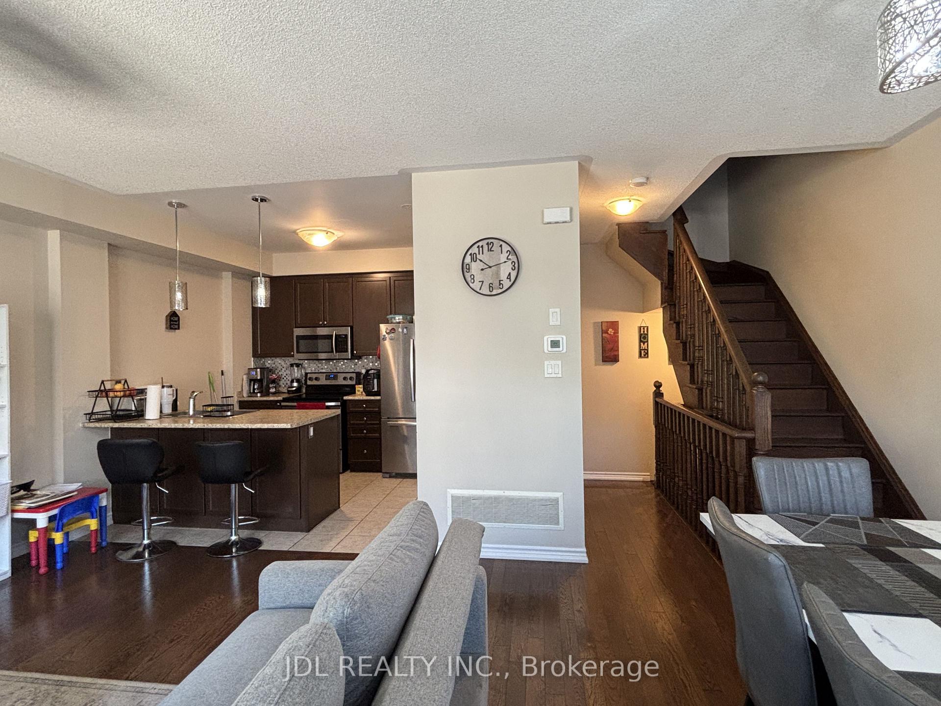 Photo 11 of Unit 33, 2435 Greenwich Drive, Oakville, Westmount — HOMEH
