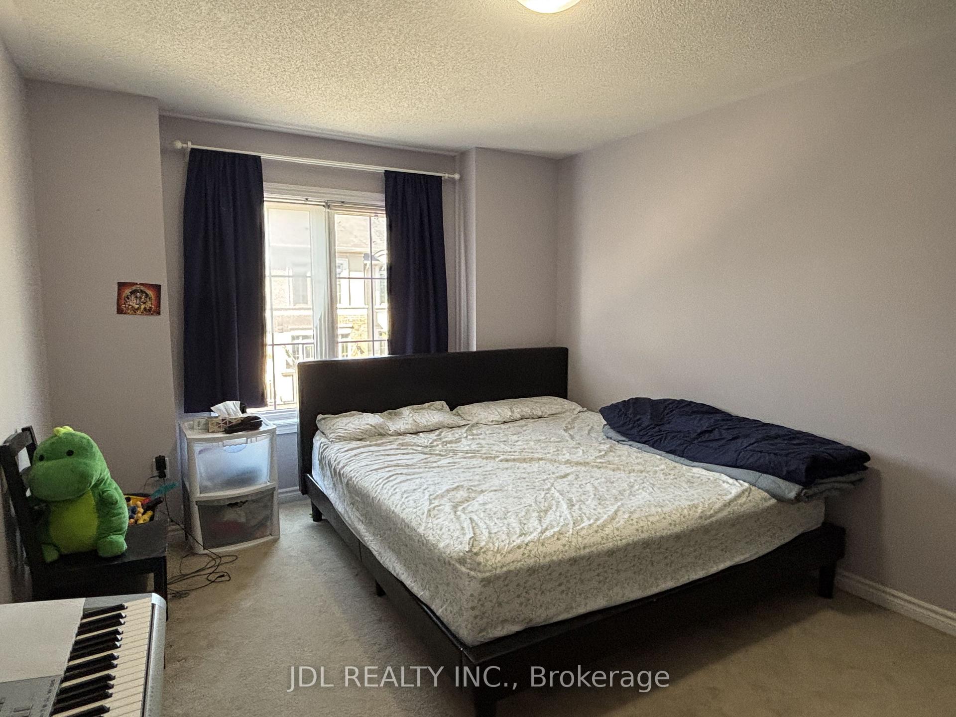 Photo 13 of Unit 33, 2435 Greenwich Drive, Oakville, Westmount — HOMEH