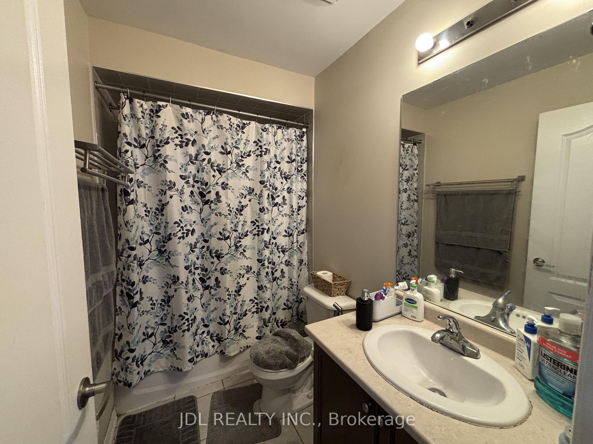 Photo 15 of Unit 33, 2435 Greenwich Drive, Oakville, Westmount — HOMEH
