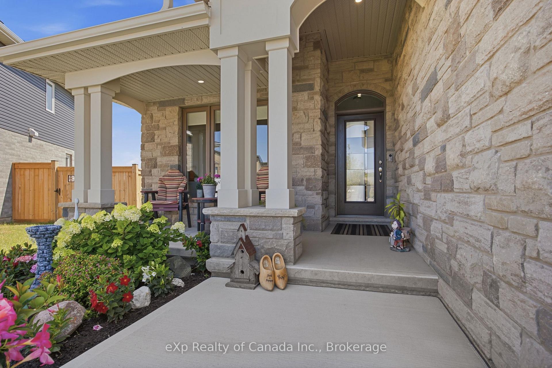 Photo 2 of 21 Evylean Court, St. Thomas — HOMEH