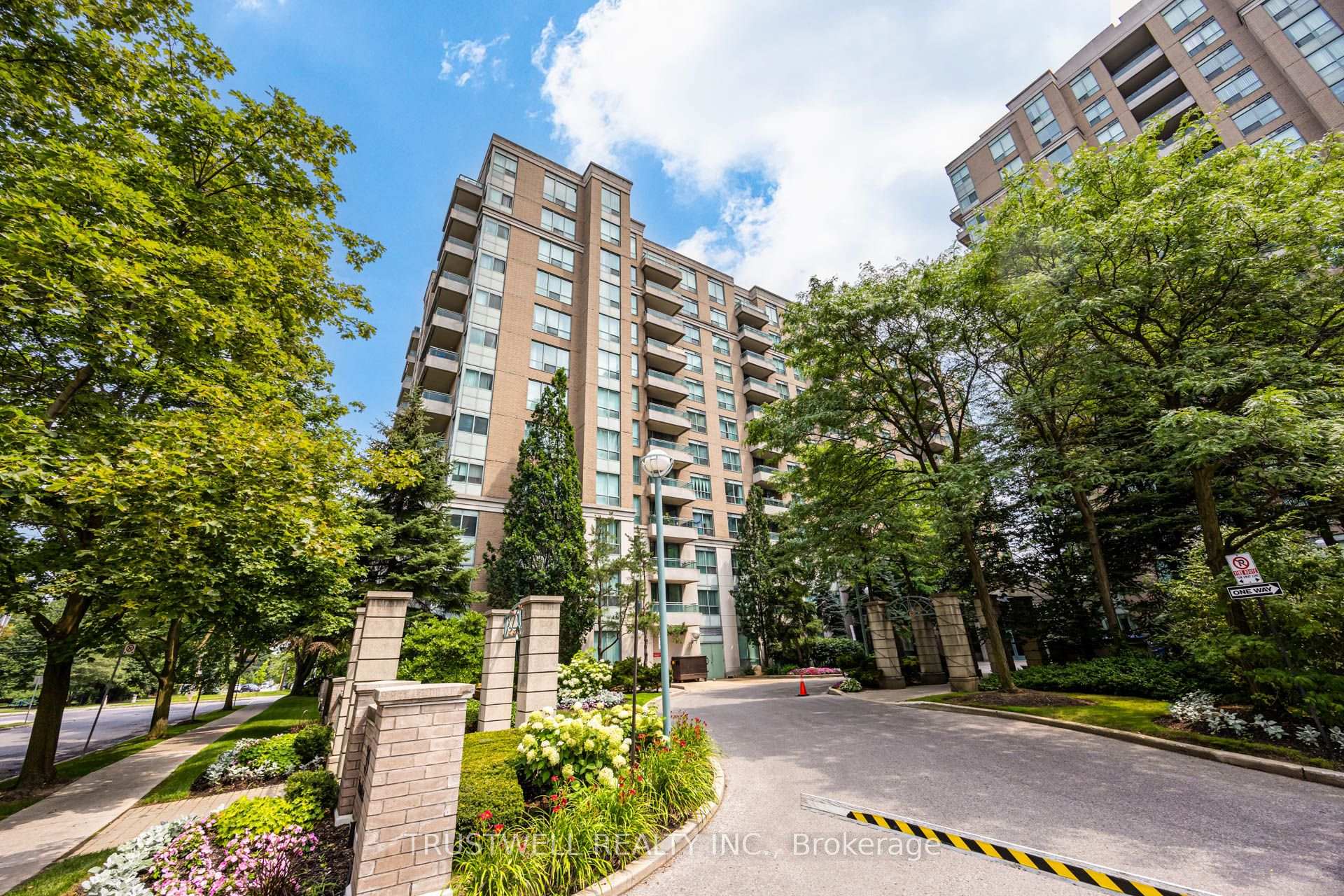 Photo of Unit 401, 39 Pemberton Avenue