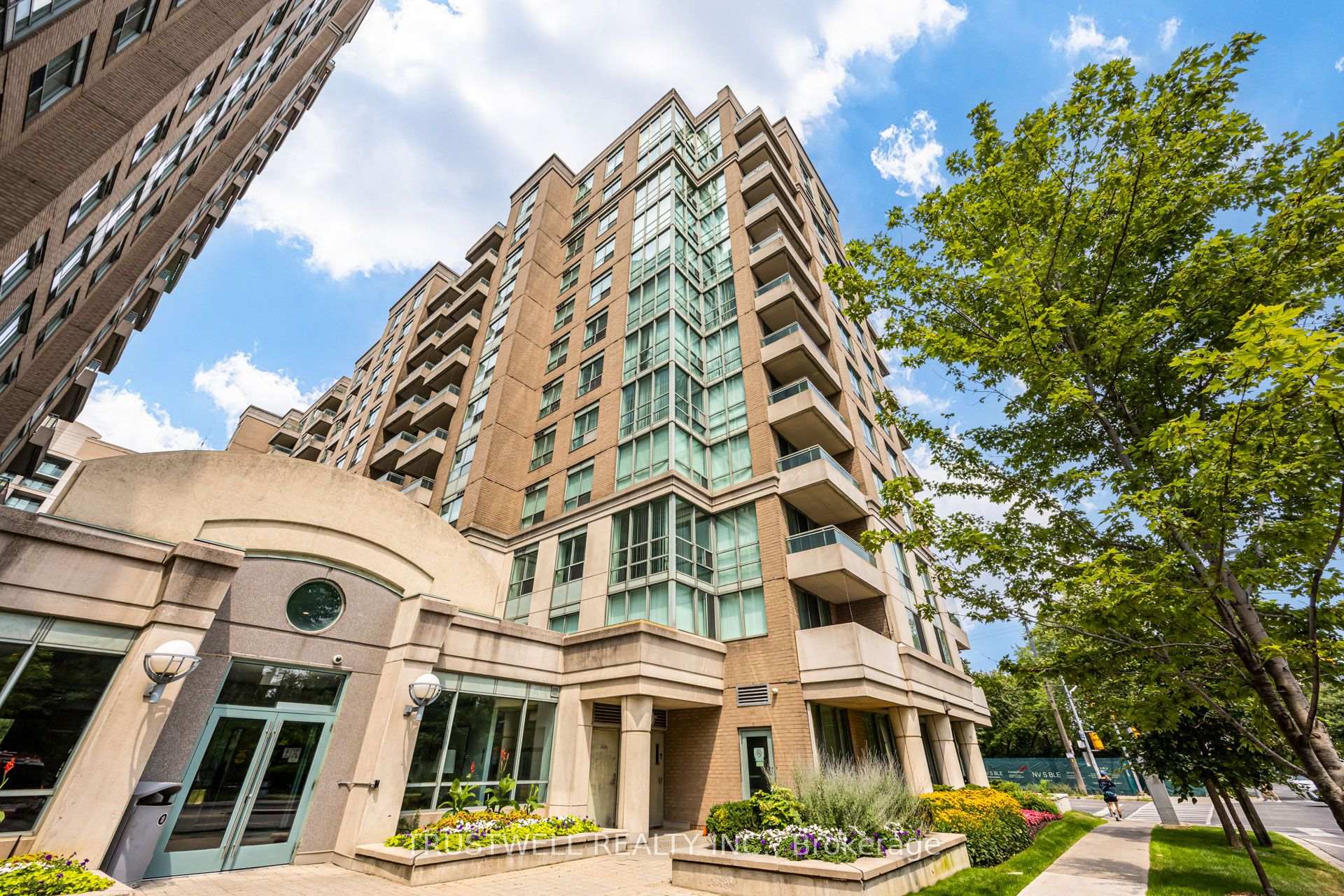 Photo 3 of Unit 401, 39 Pemberton Avenue, North York, Newtonbrook East — HOMEH