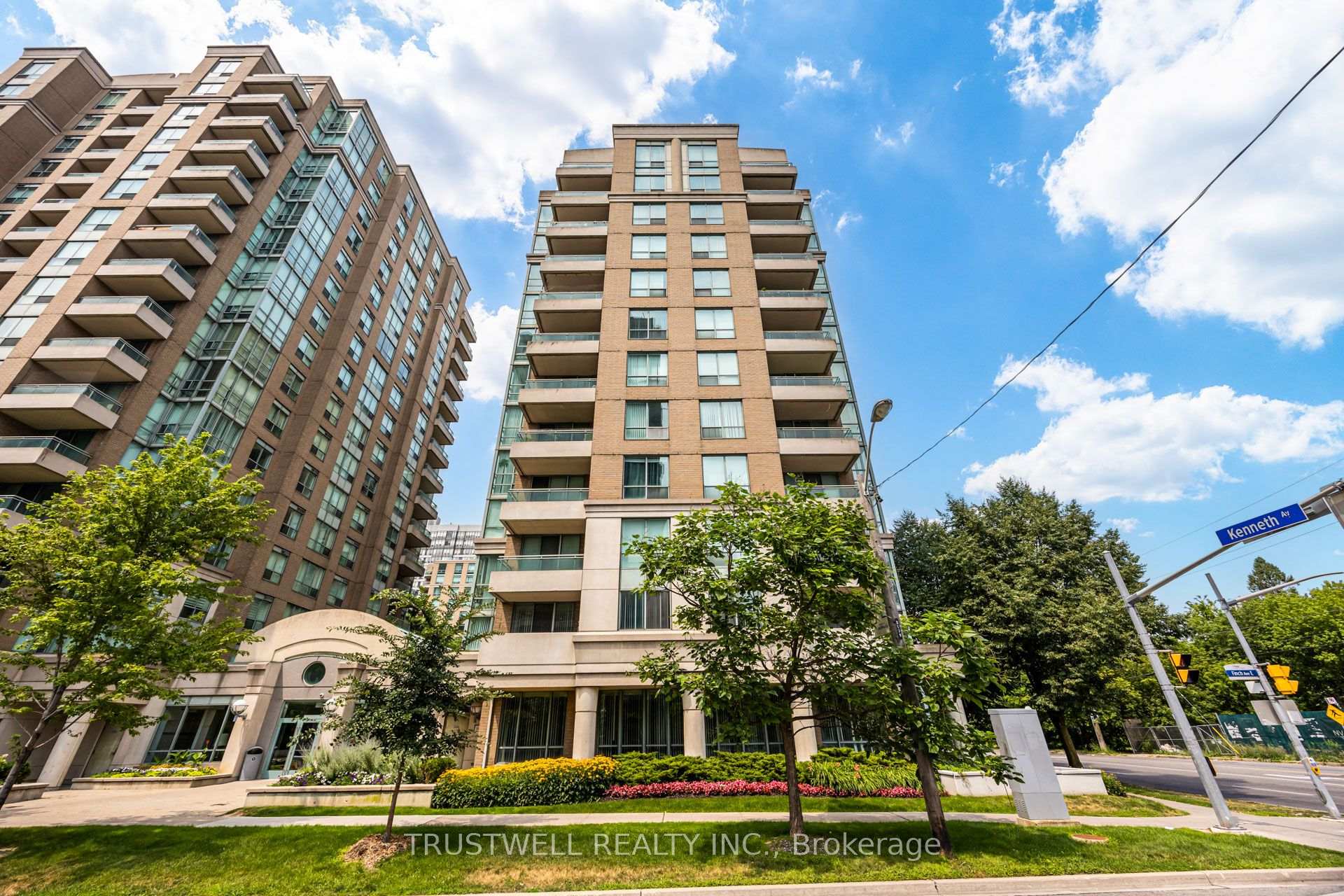 Photo 4 of Unit 401, 39 Pemberton Avenue, North York, Newtonbrook East — HOMEH