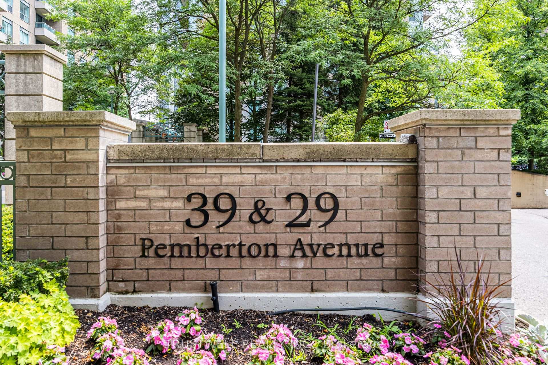 Photo 5 of Unit 401, 39 Pemberton Avenue, North York, Newtonbrook East — HOMEH