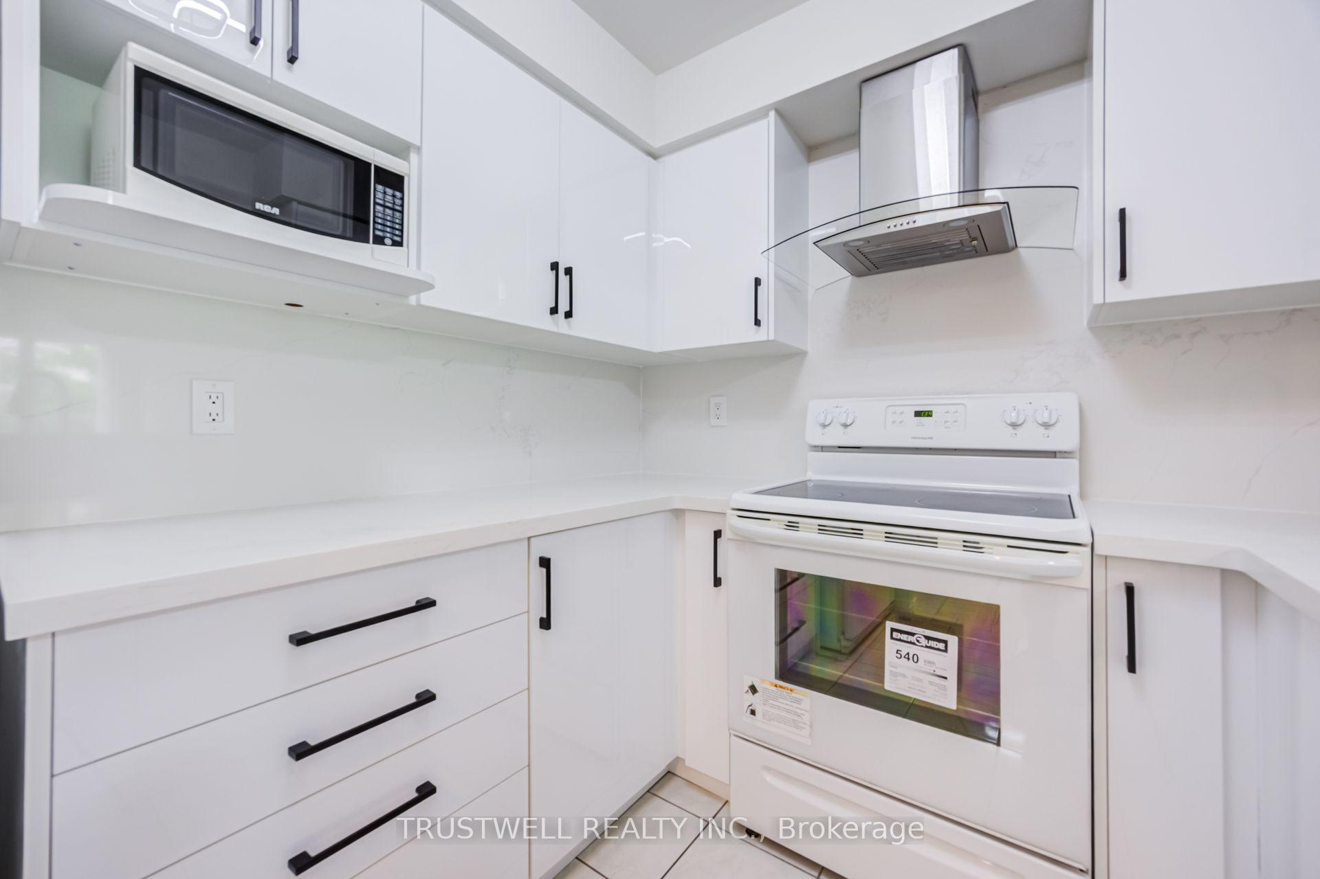 Photo 13 of Unit 401, 39 Pemberton Avenue, North York, Newtonbrook East — HOMEH