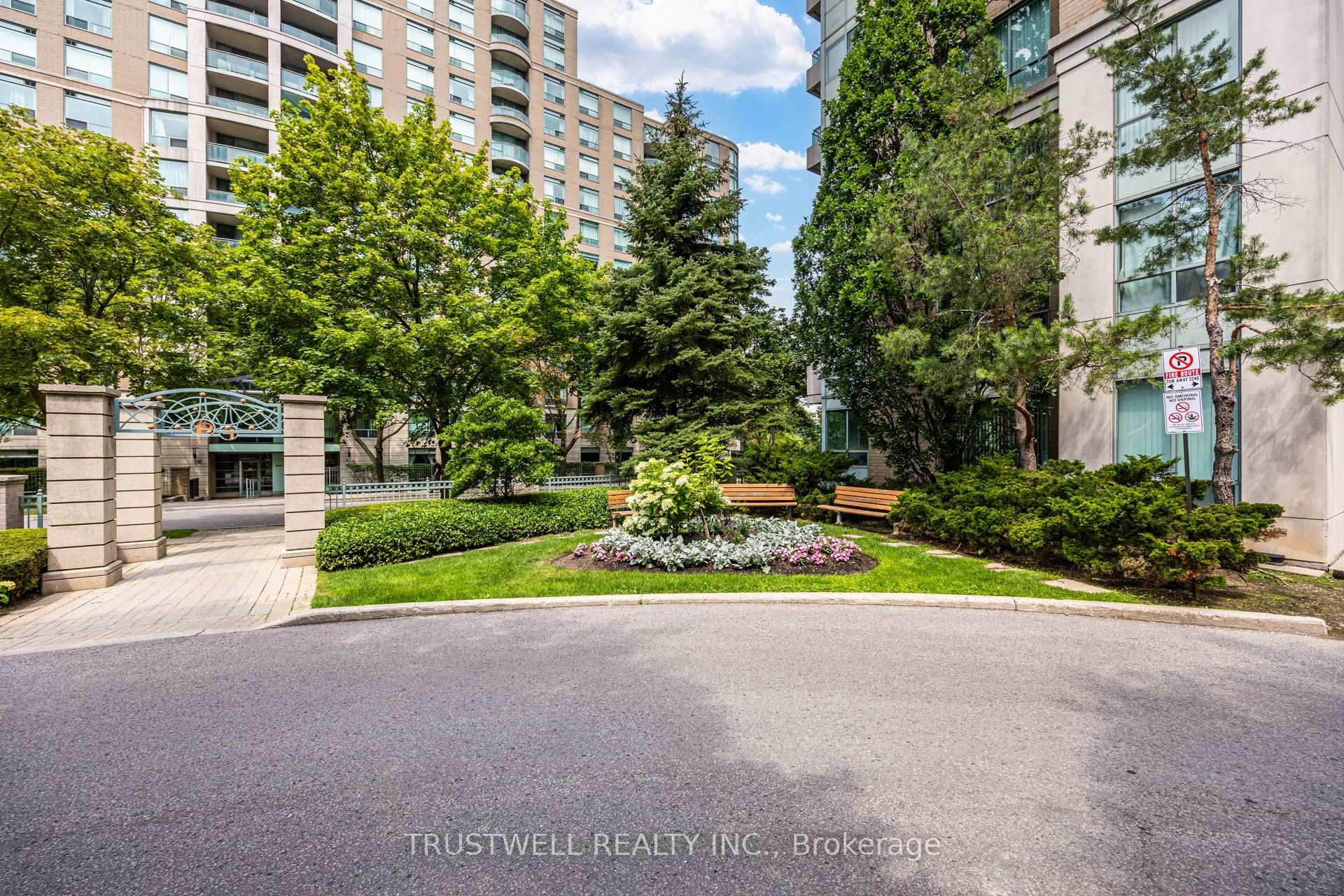 Photo 32 of Unit 401, 39 Pemberton Avenue, North York, Newtonbrook East — HOMEH