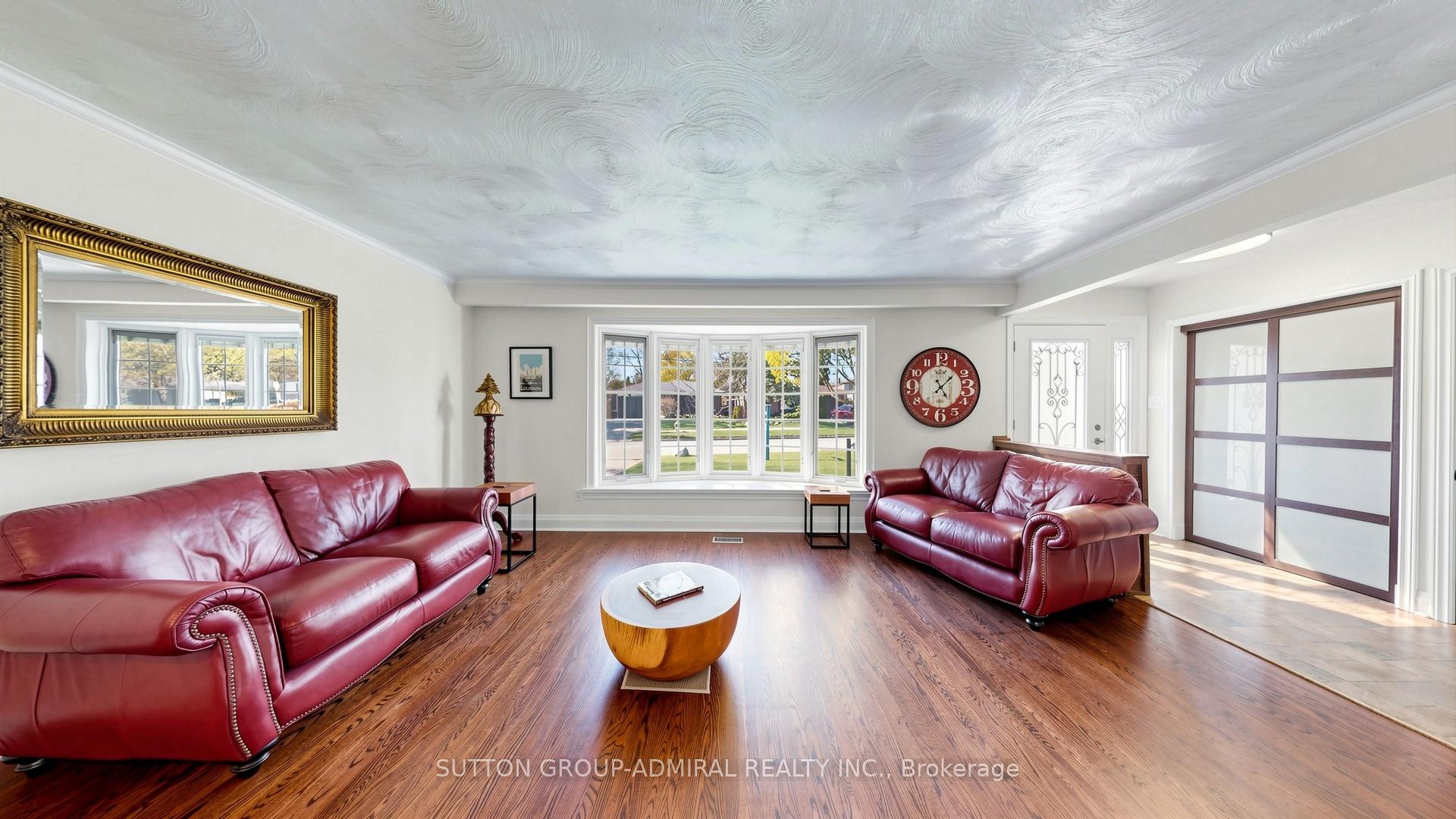 Photo 5 of 218 Bay Thorn Drive, Markham, Royal Orchard — HOMEH