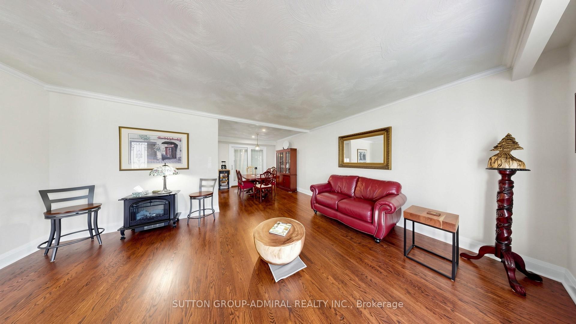 Photo 7 of 218 Bay Thorn Drive, Markham, Royal Orchard — HOMEH