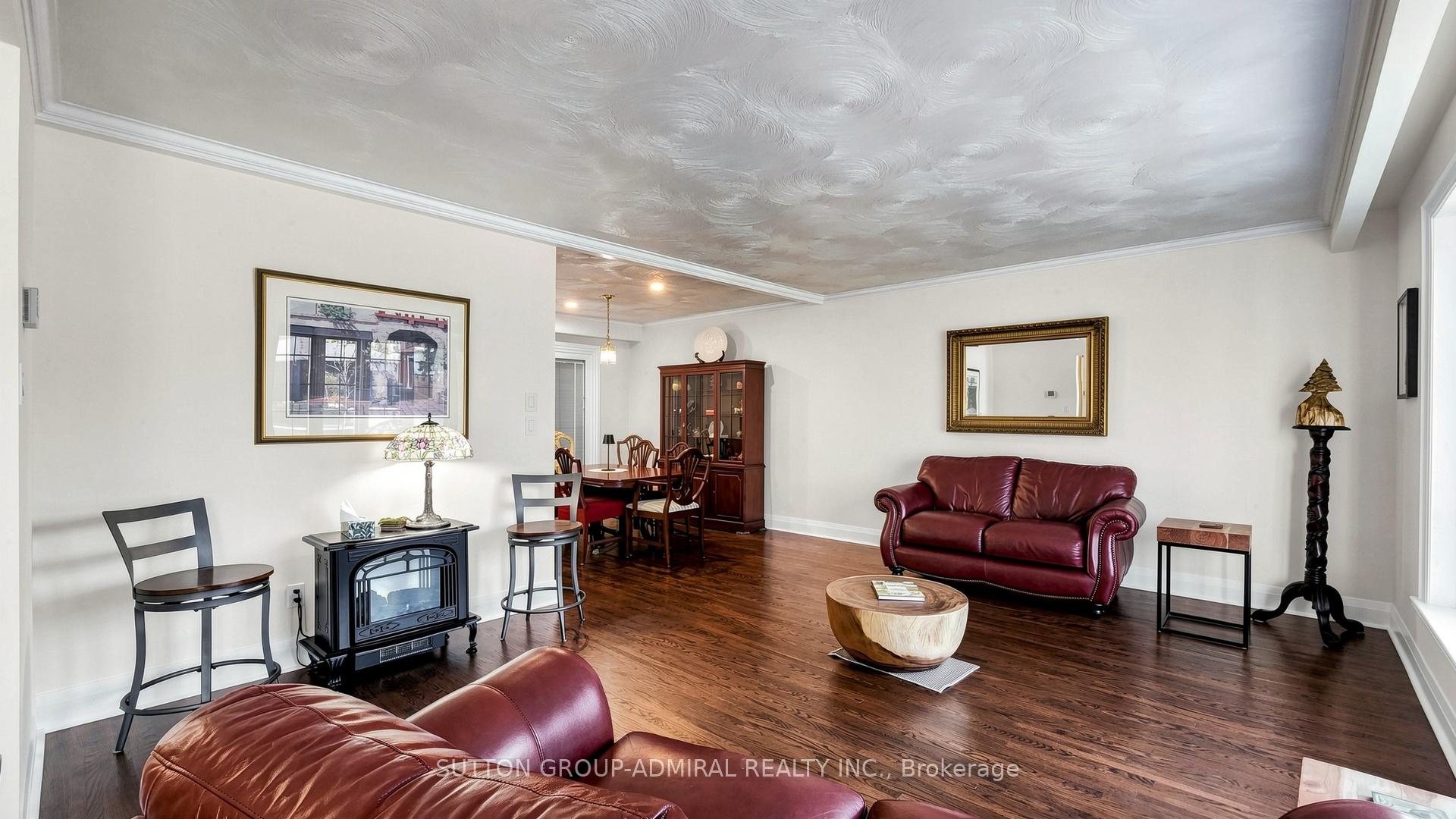 Photo 8 of 218 Bay Thorn Drive, Markham, Royal Orchard — HOMEH