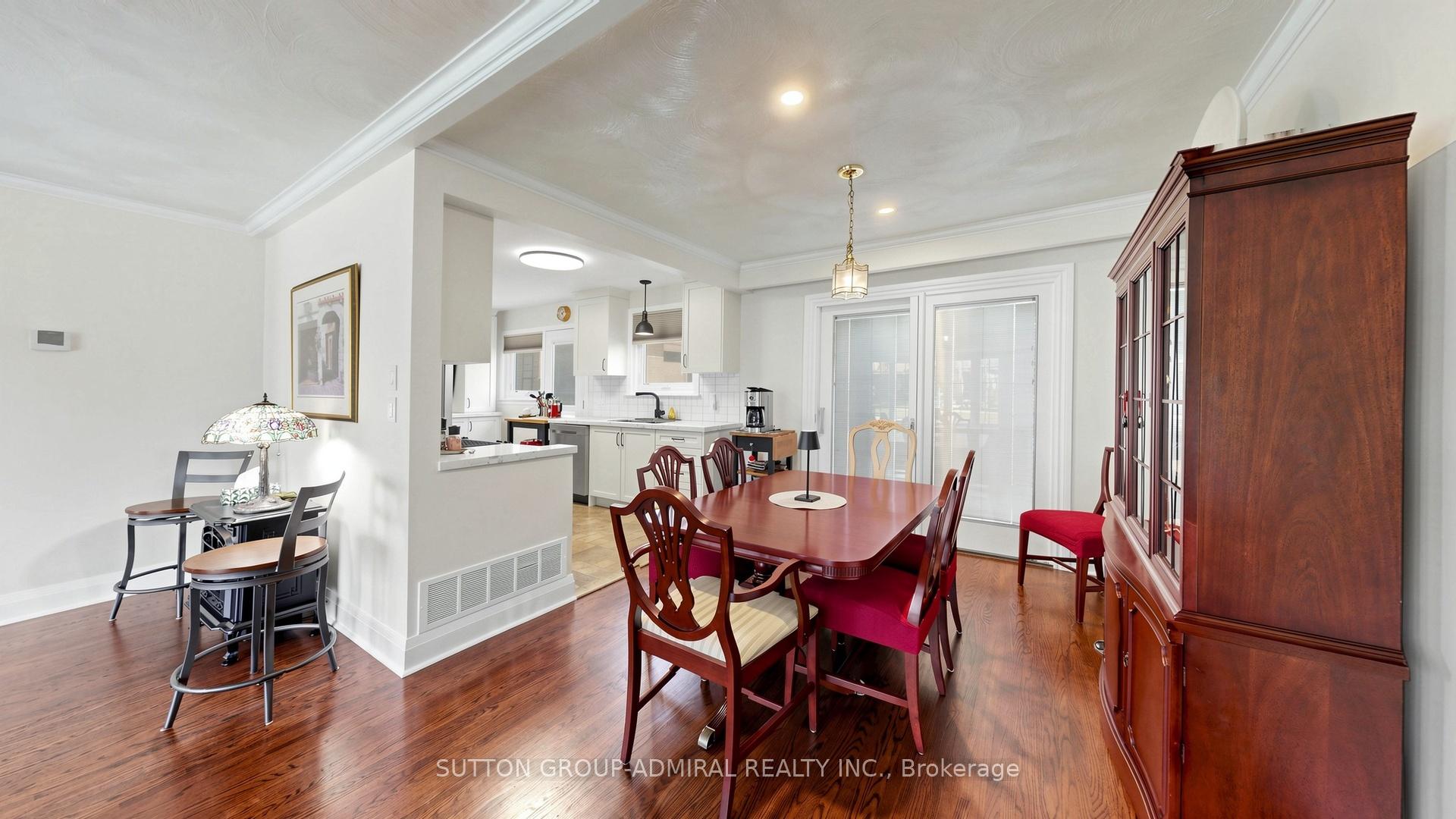 Photo 9 of 218 Bay Thorn Drive, Markham, Royal Orchard — HOMEH