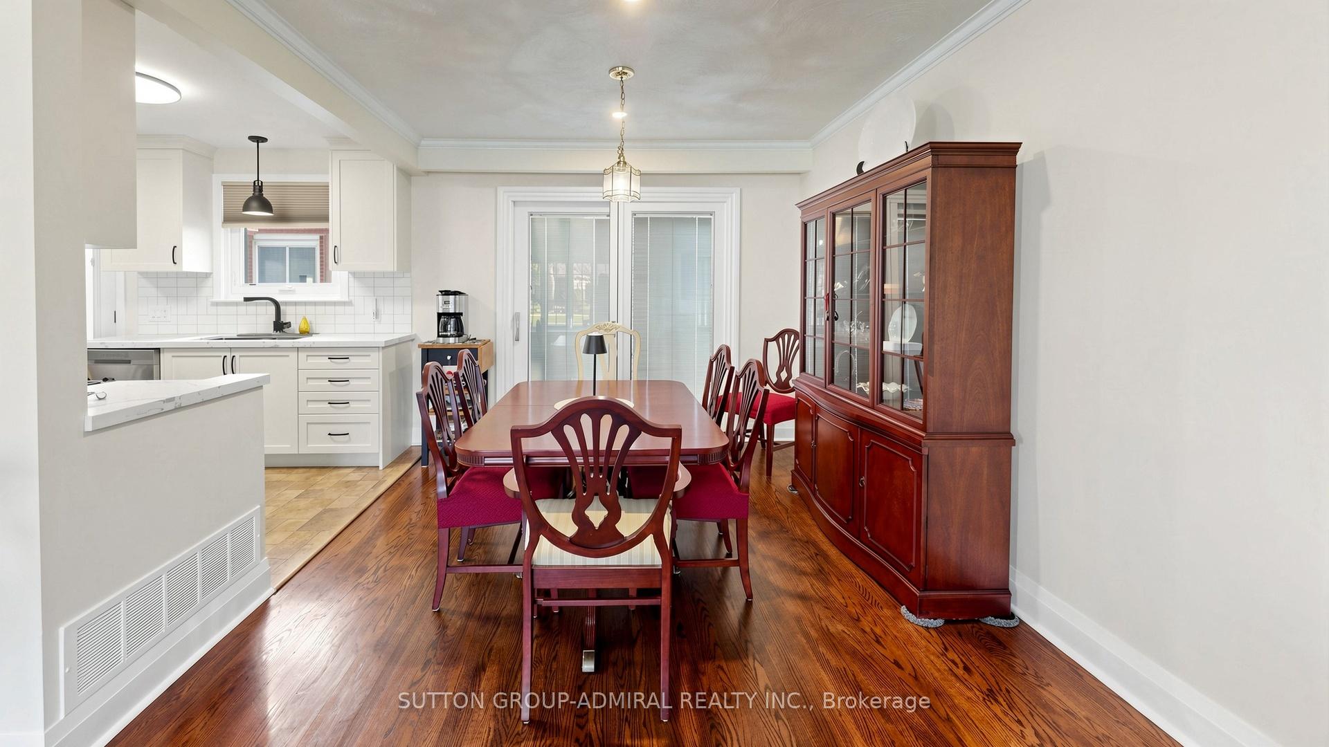 Photo 10 of 218 Bay Thorn Drive, Markham, Royal Orchard — HOMEH