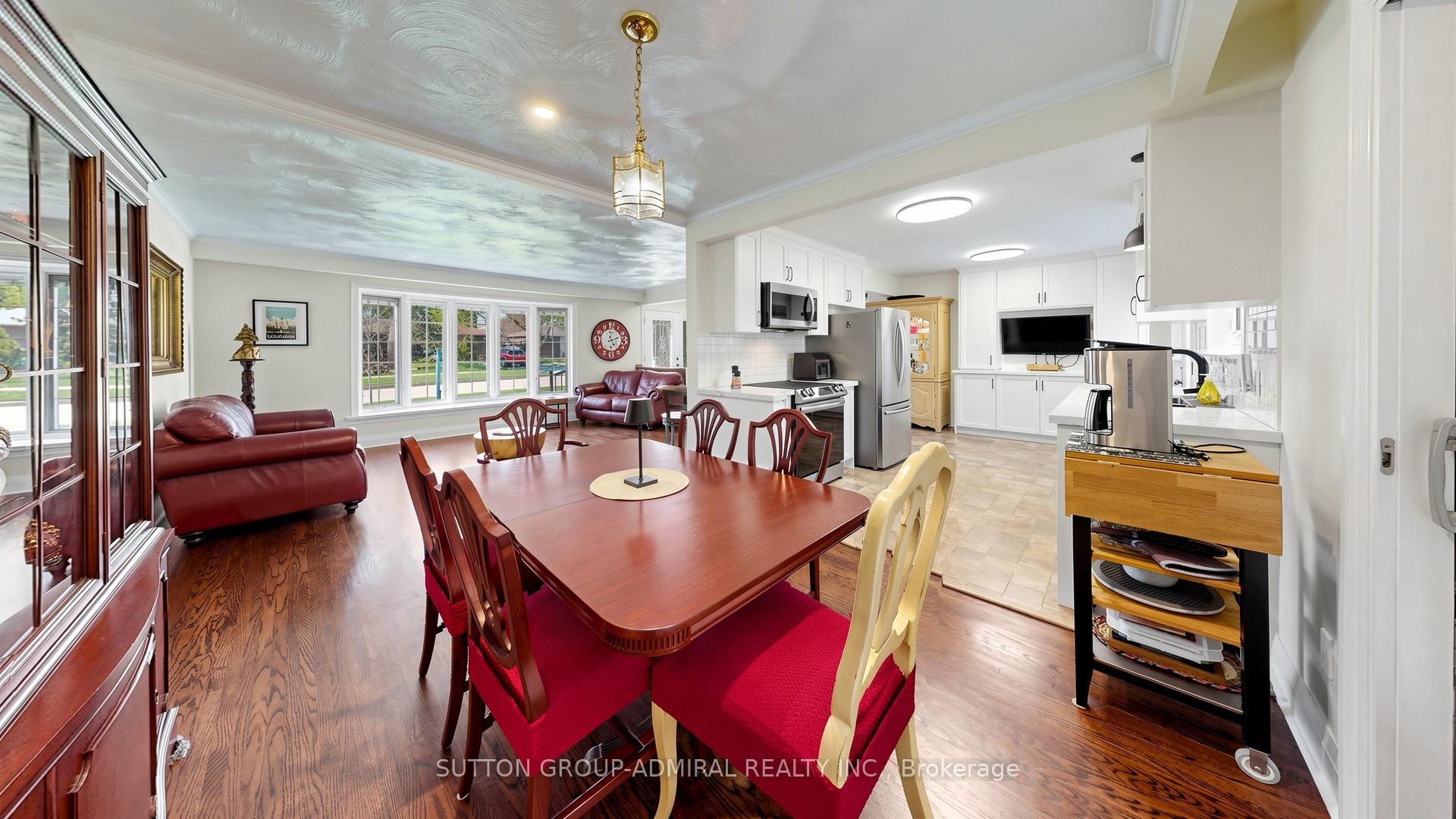 Photo 11 of 218 Bay Thorn Drive, Markham, Royal Orchard — HOMEH