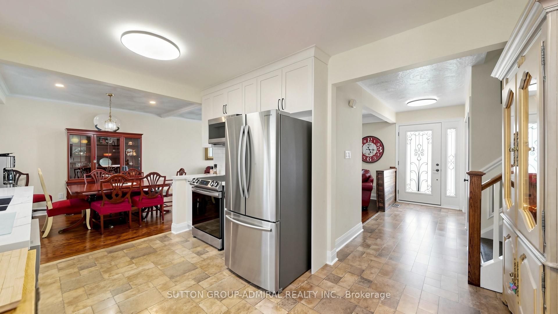 Photo 12 of 218 Bay Thorn Drive, Markham, Royal Orchard — HOMEH