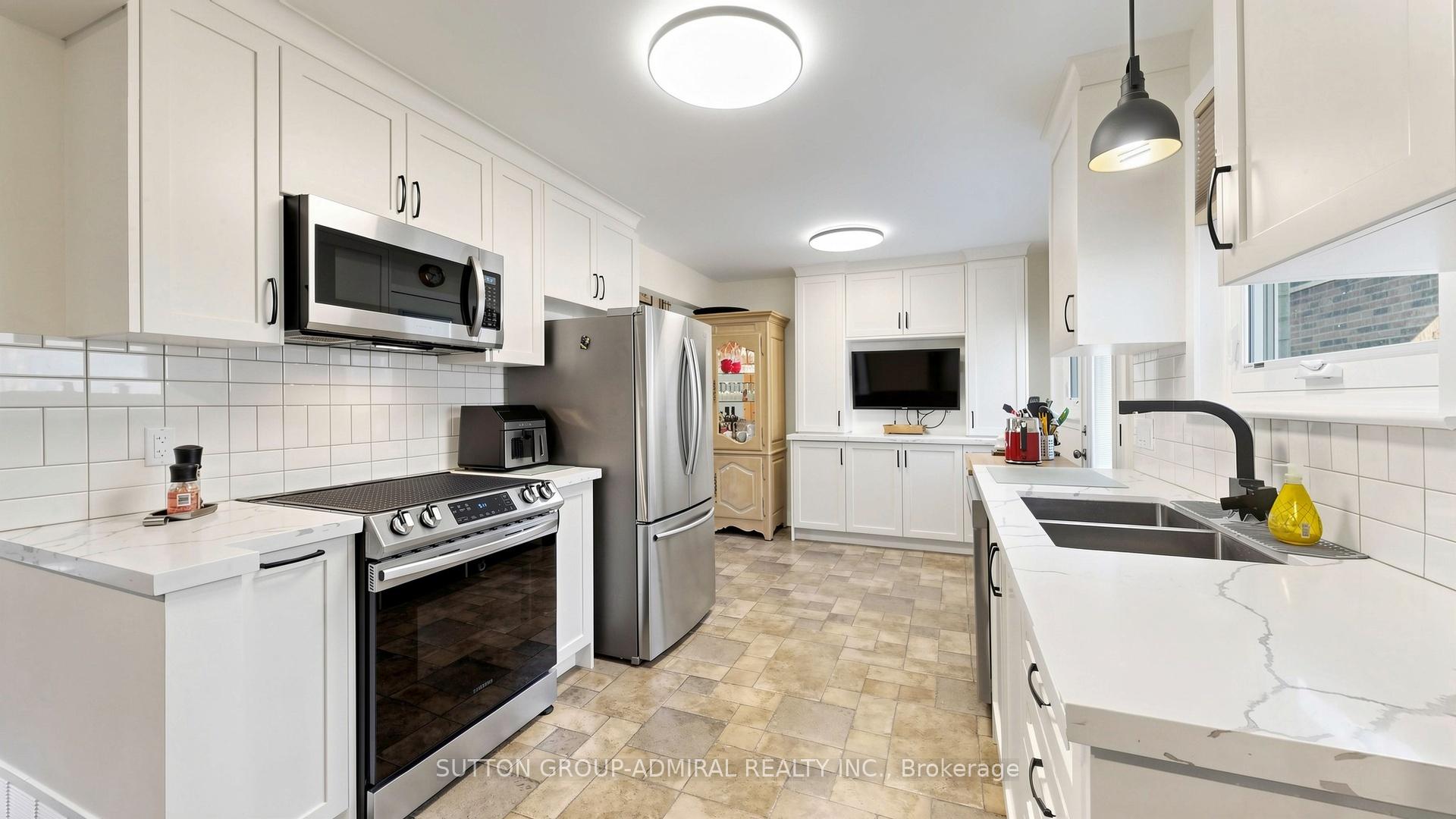 Photo 13 of 218 Bay Thorn Drive, Markham, Royal Orchard — HOMEH