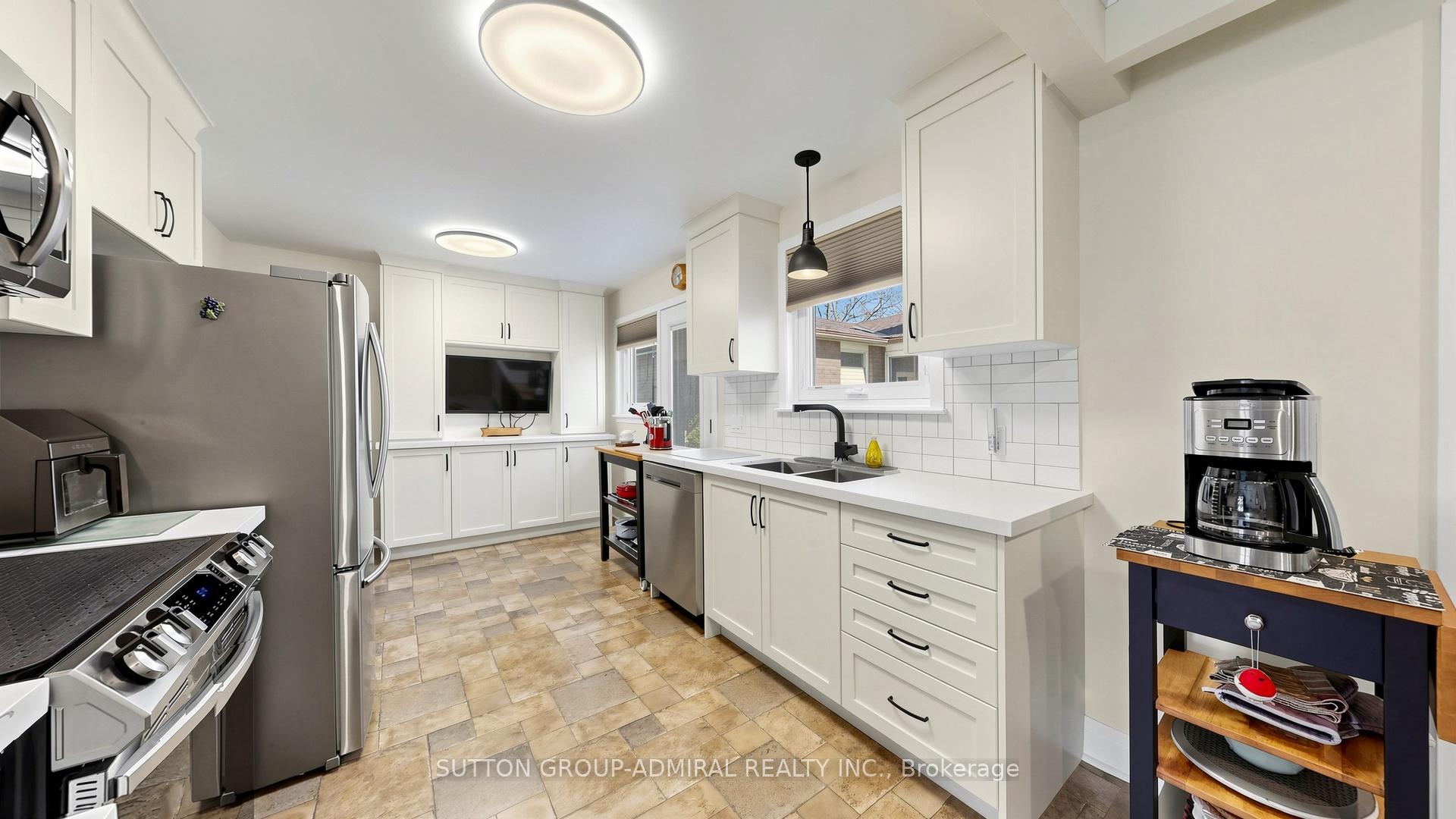 Photo 14 of 218 Bay Thorn Drive, Markham, Royal Orchard — HOMEH