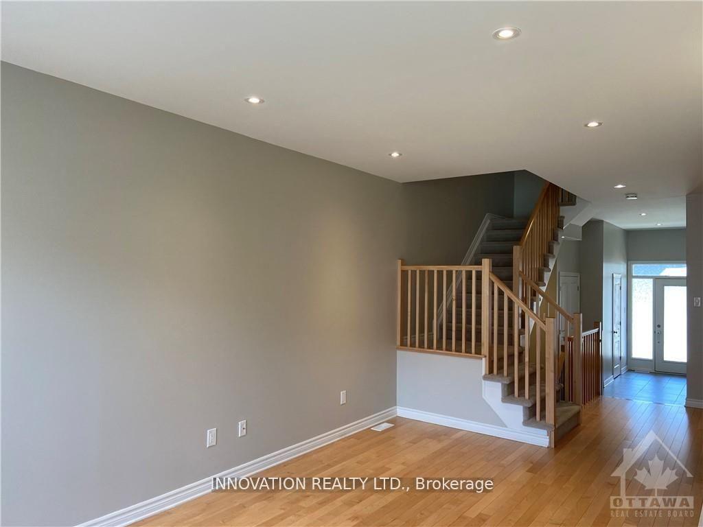 Photo 10 of 718 Guardian Grove, Ottawa, Riverside South/Gloucester Glen — HOMEH