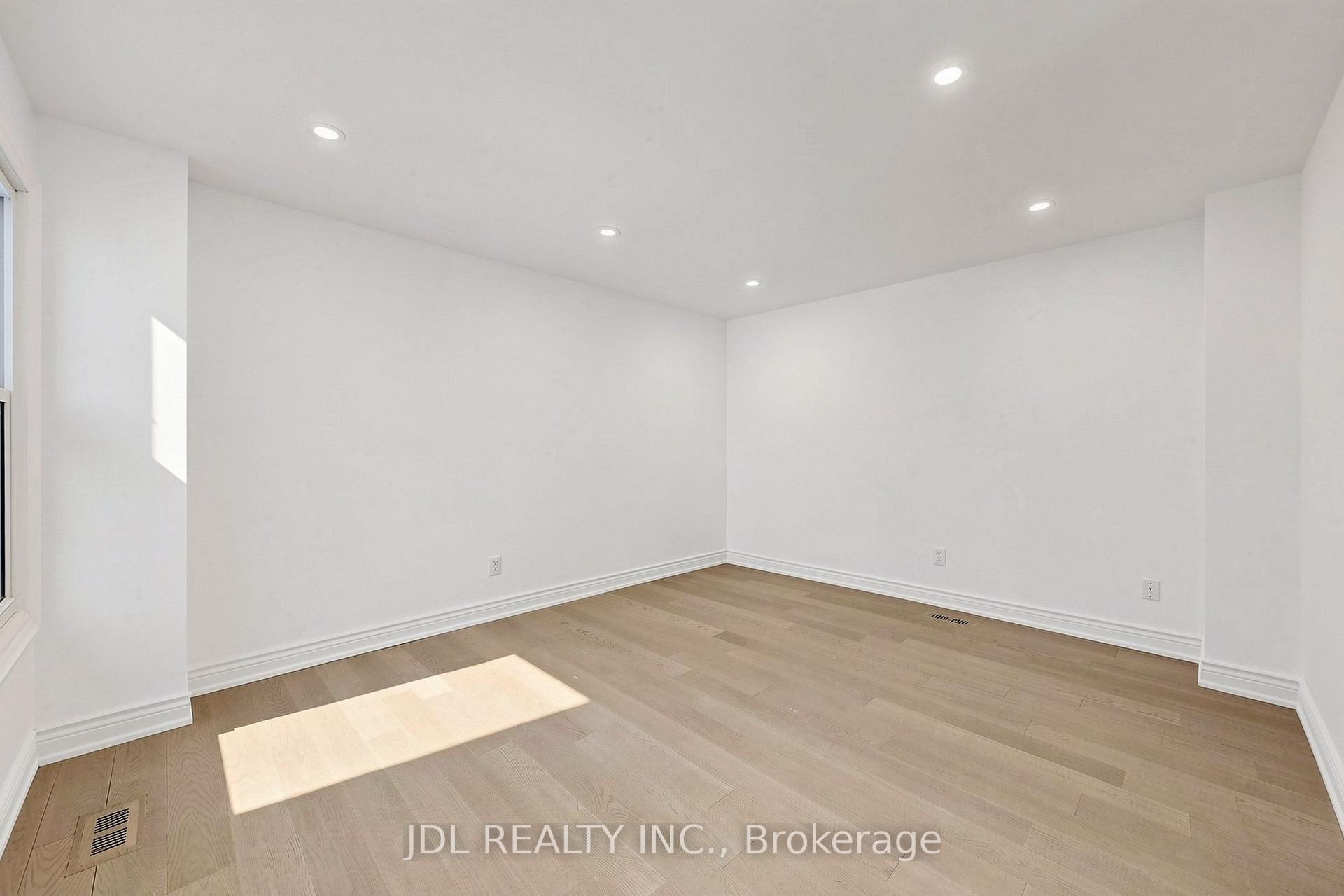 Photo 3 of 129 Appleby Crescent, Markham, Milliken Mills West — HOMEH