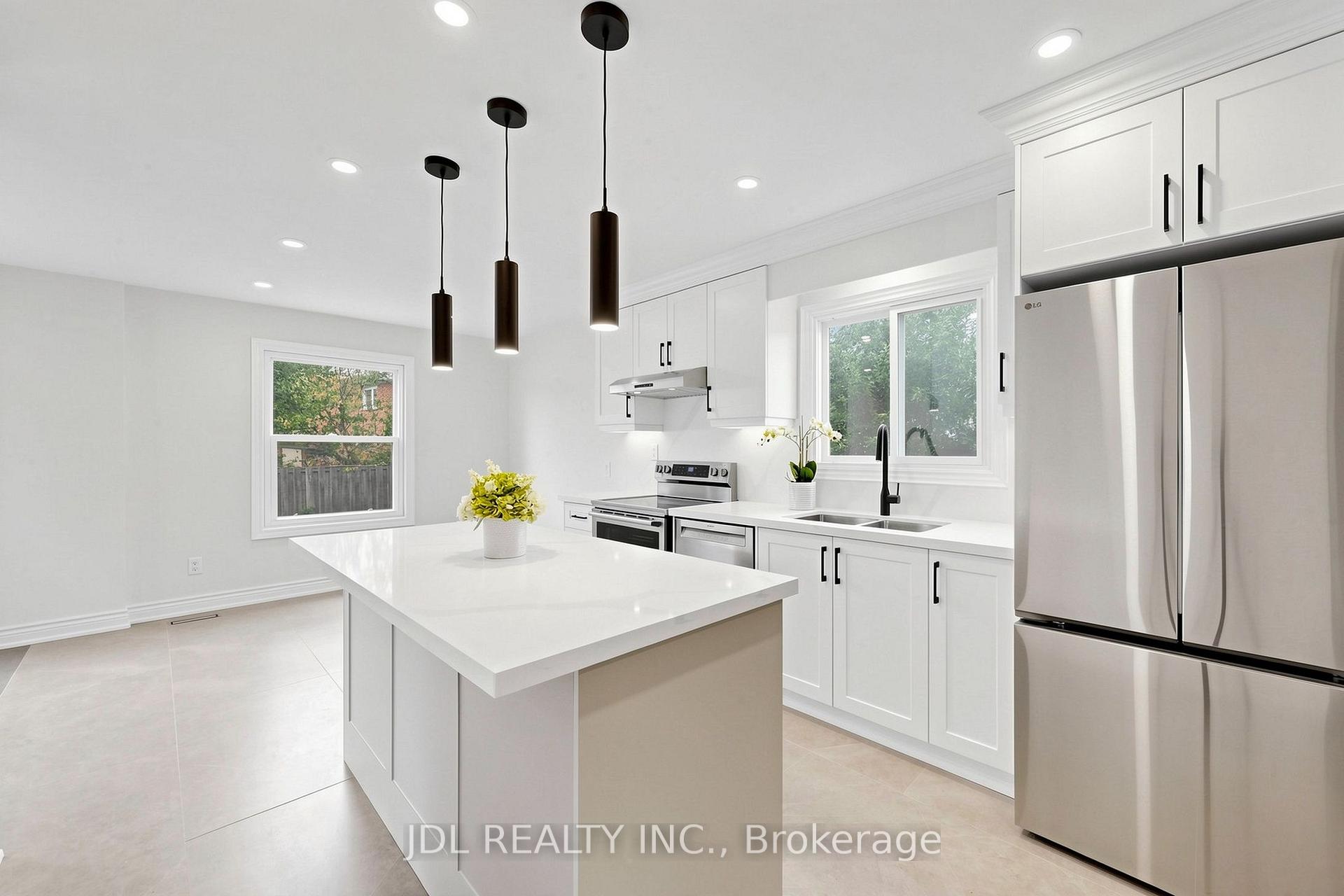 Photo 5 of 129 Appleby Crescent, Markham, Milliken Mills West — HOMEH