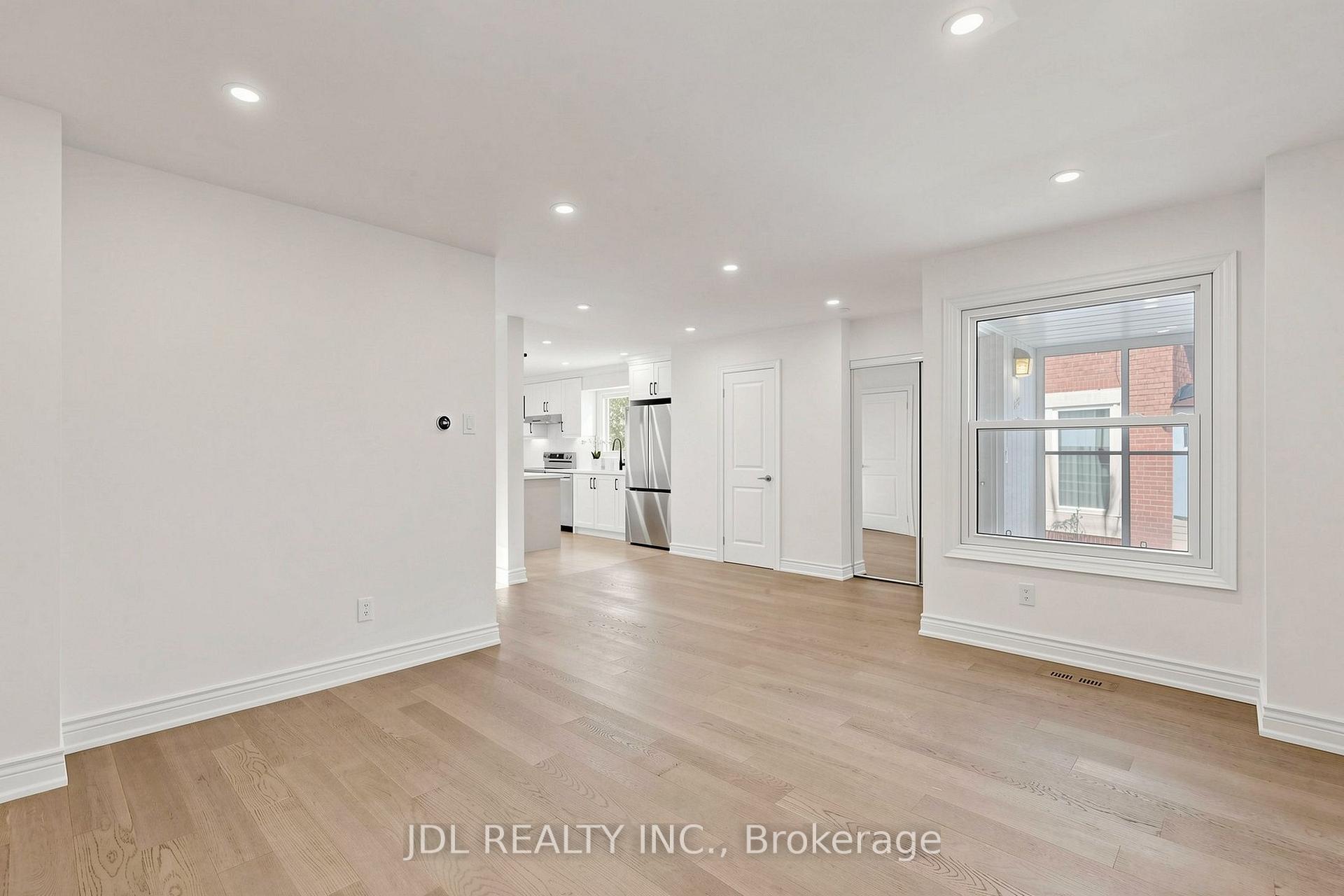 Photo 6 of 129 Appleby Crescent, Markham, Milliken Mills West — HOMEH