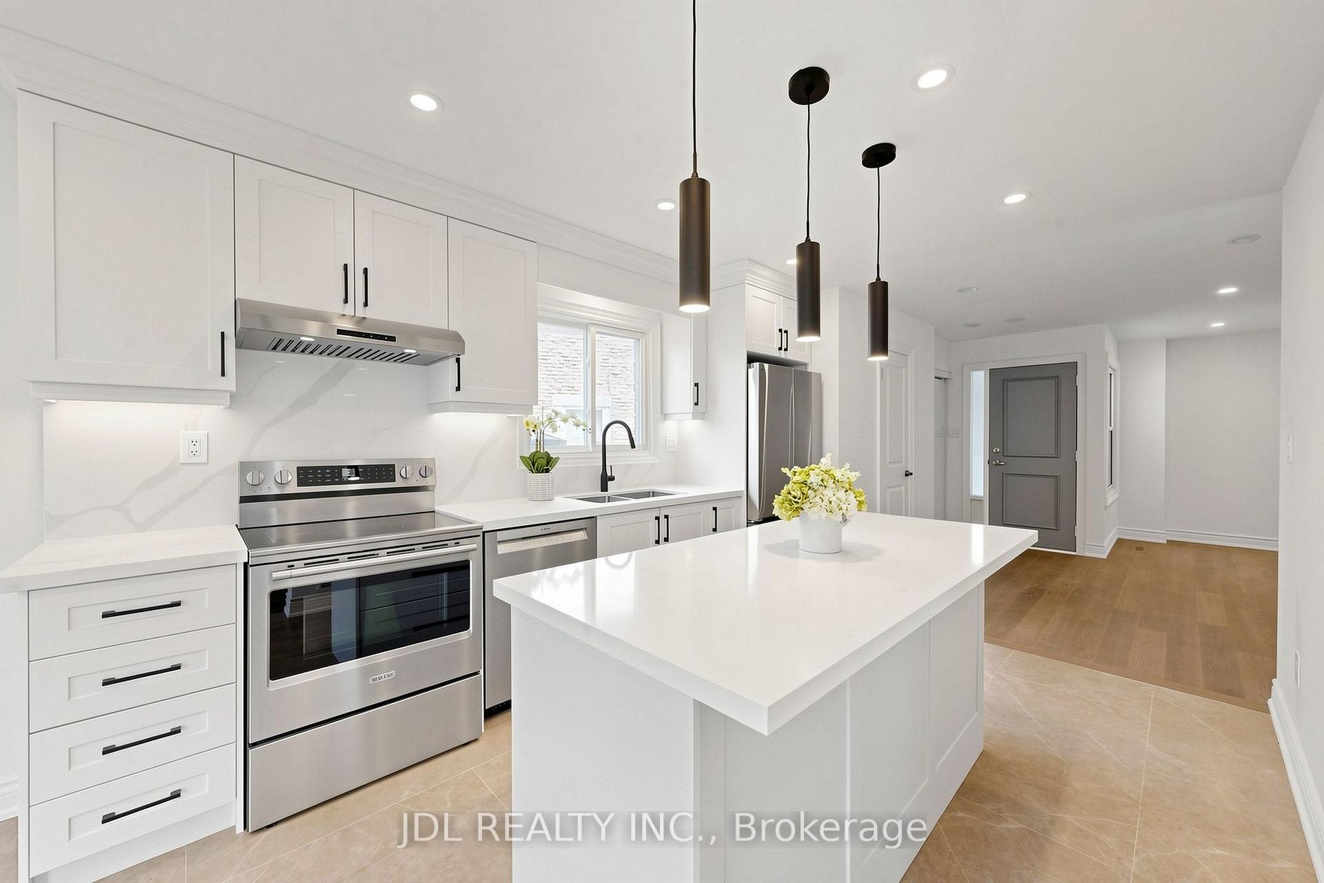 Photo 8 of 129 Appleby Crescent, Markham, Milliken Mills West — HOMEH