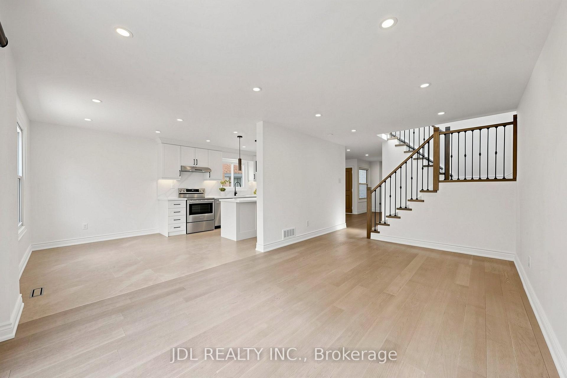 Photo 12 of 129 Appleby Crescent, Markham, Milliken Mills West — HOMEH