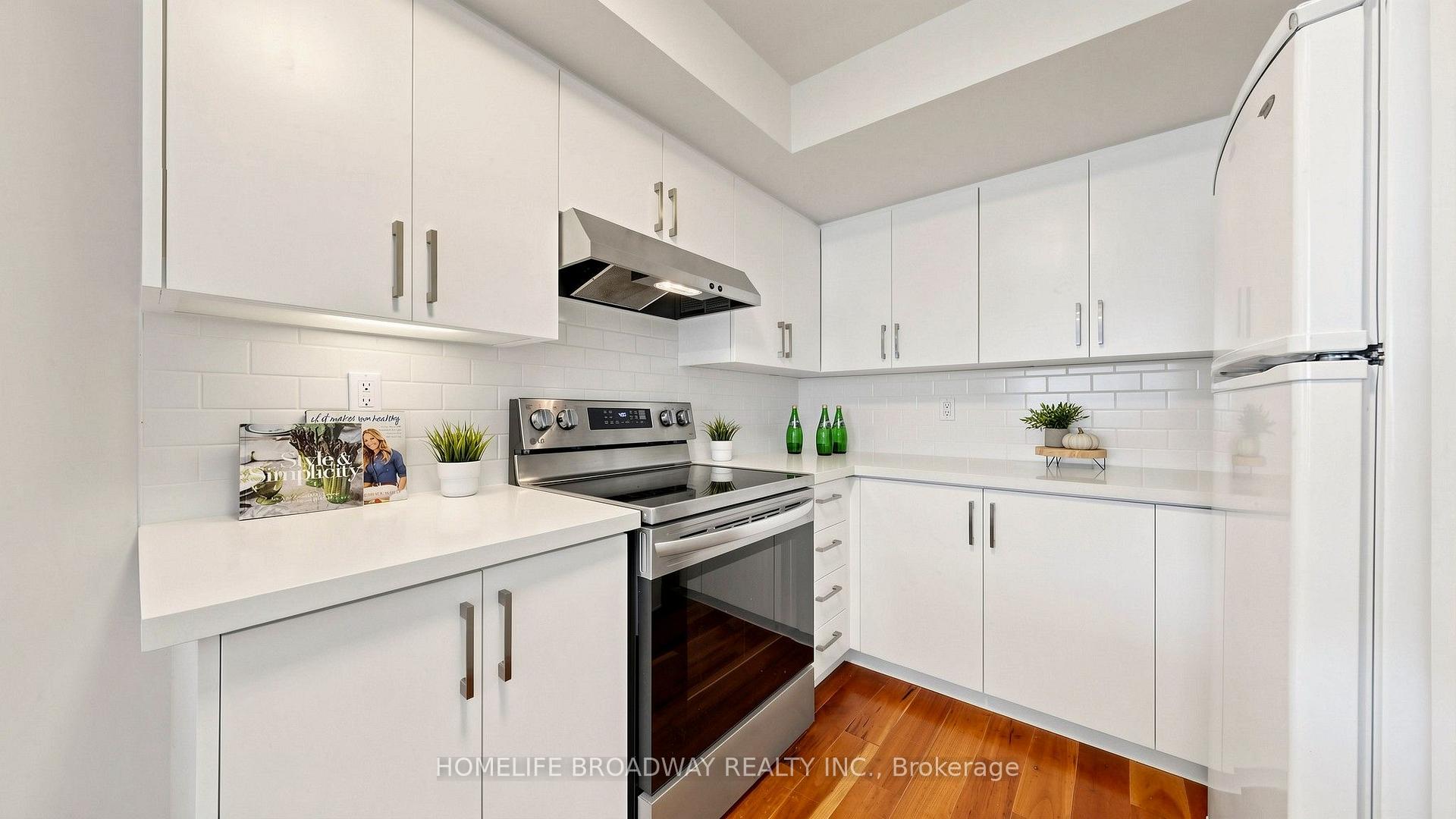 Photo 12 of Unit 3507, 77 Harbour Square, Toronto, Waterfront Communities — HOMEH
