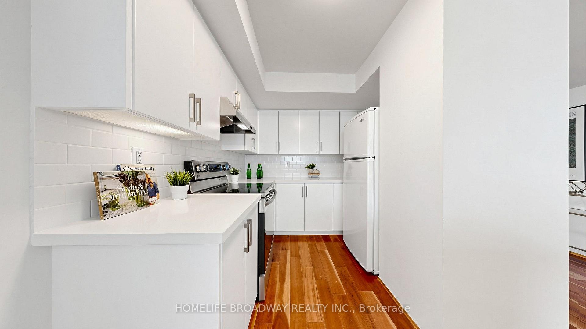 Photo 13 of Unit 3507, 77 Harbour Square, Toronto, Waterfront Communities — HOMEH