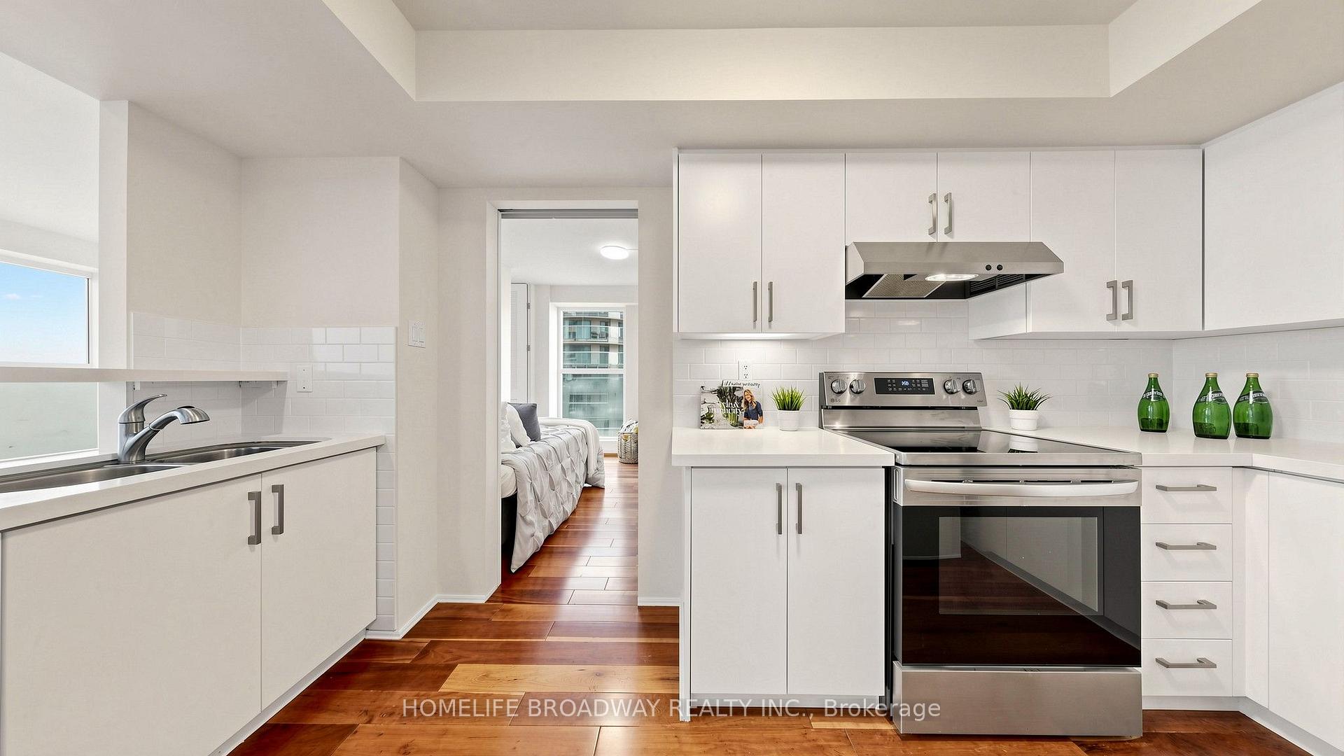 Photo 14 of Unit 3507, 77 Harbour Square, Toronto, Waterfront Communities — HOMEH