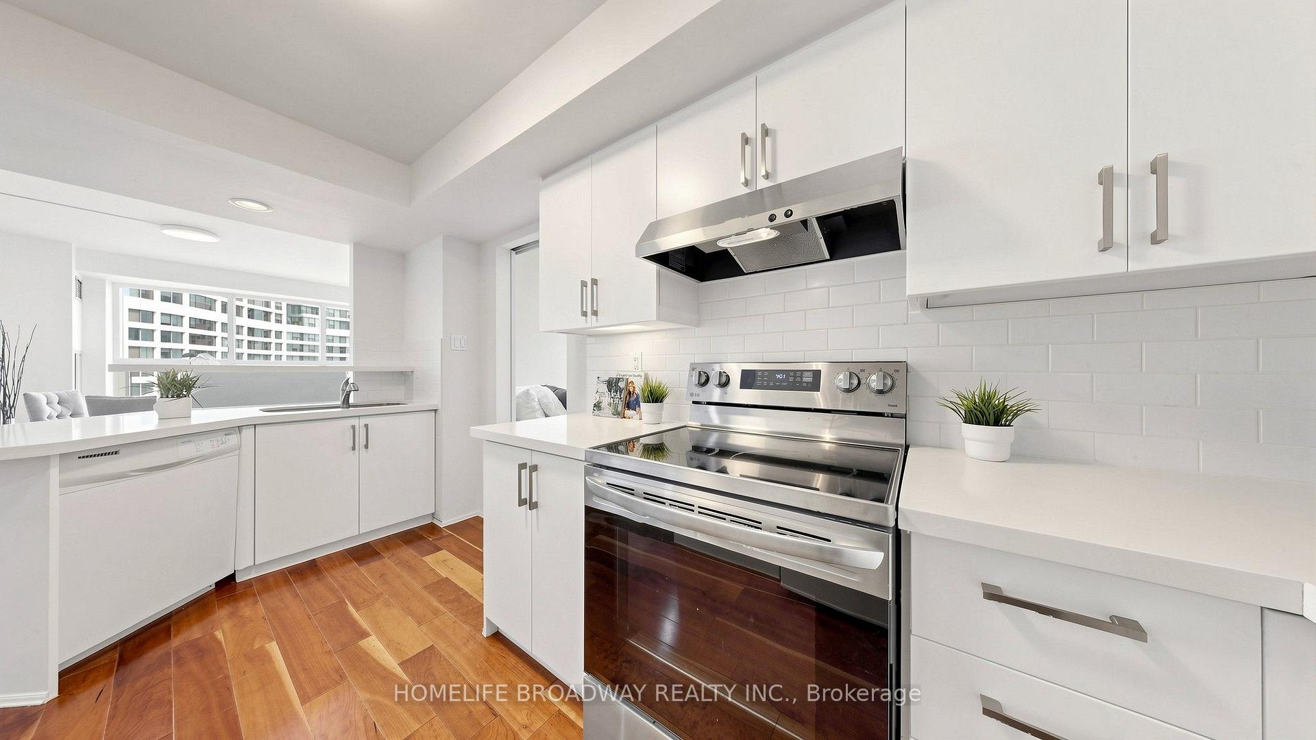 Photo 15 of Unit 3507, 77 Harbour Square, Toronto, Waterfront Communities — HOMEH