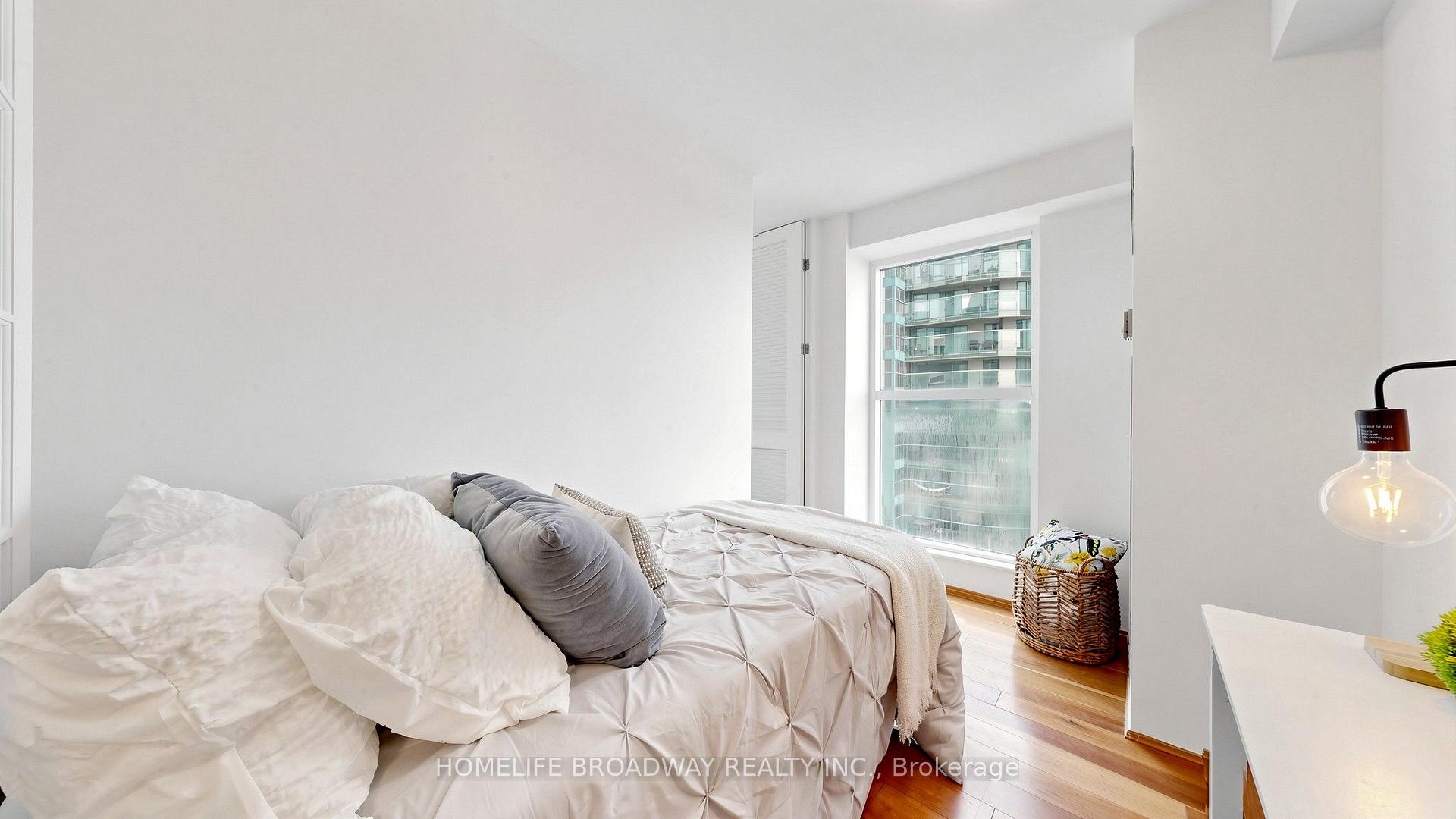 Photo 24 of Unit 3507, 77 Harbour Square, Toronto, Waterfront Communities — HOMEH