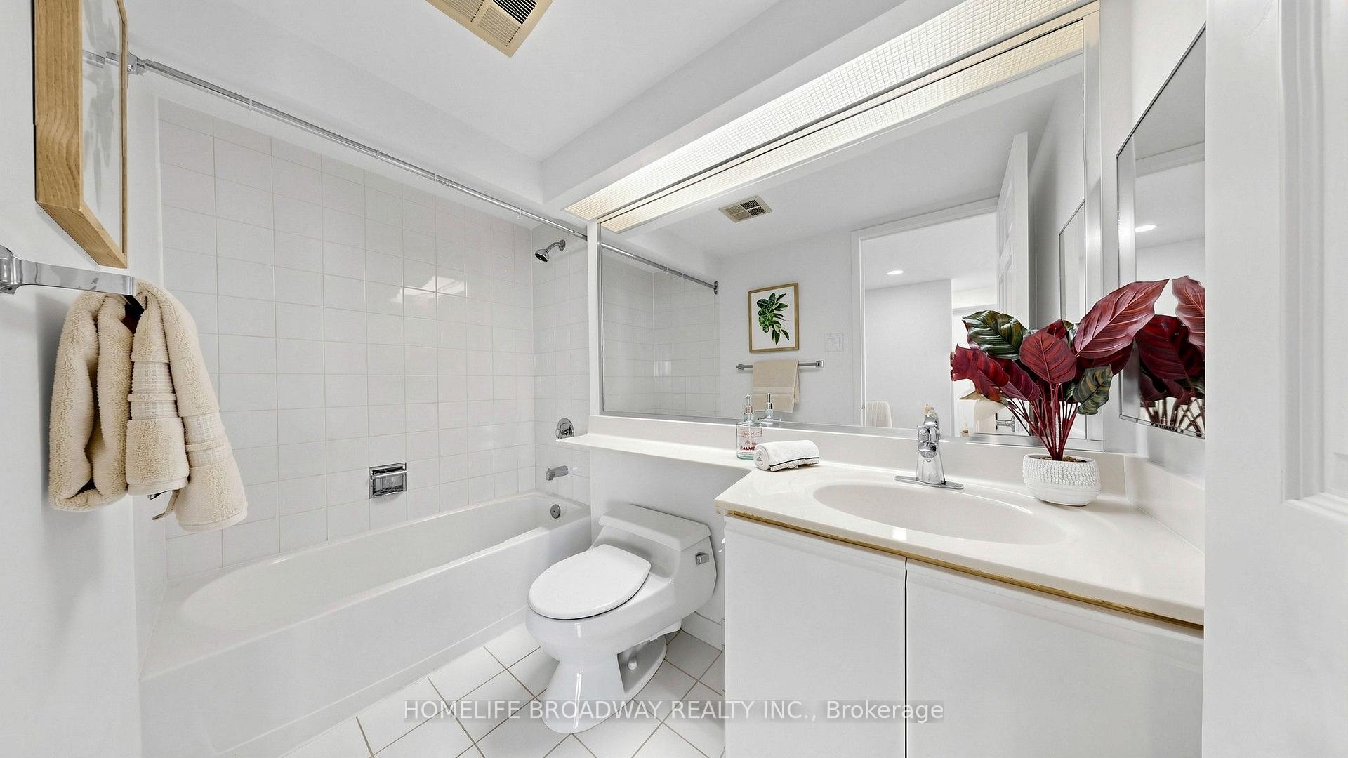 Photo 28 of Unit 3507, 77 Harbour Square, Toronto, Waterfront Communities — HOMEH