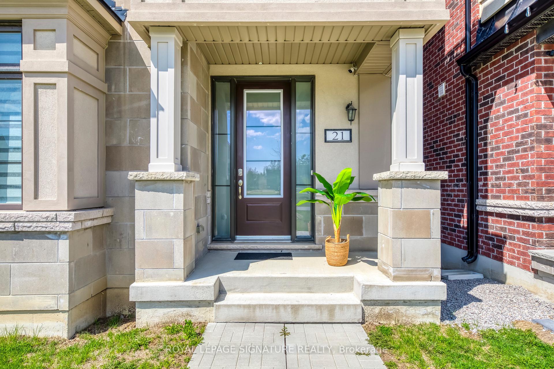 Photo 2 of 21 Kohn Lane, Markham, Angus Glen — HOMEH