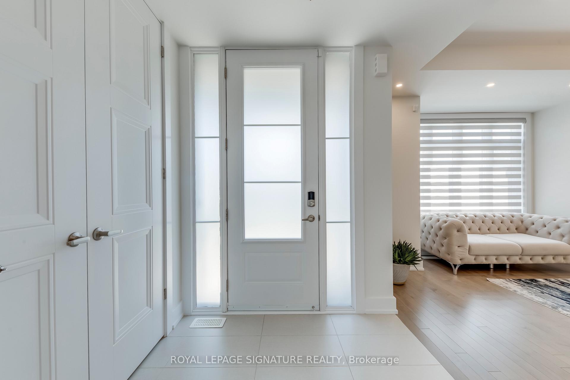 Photo 3 of 21 Kohn Lane, Markham, Angus Glen — HOMEH