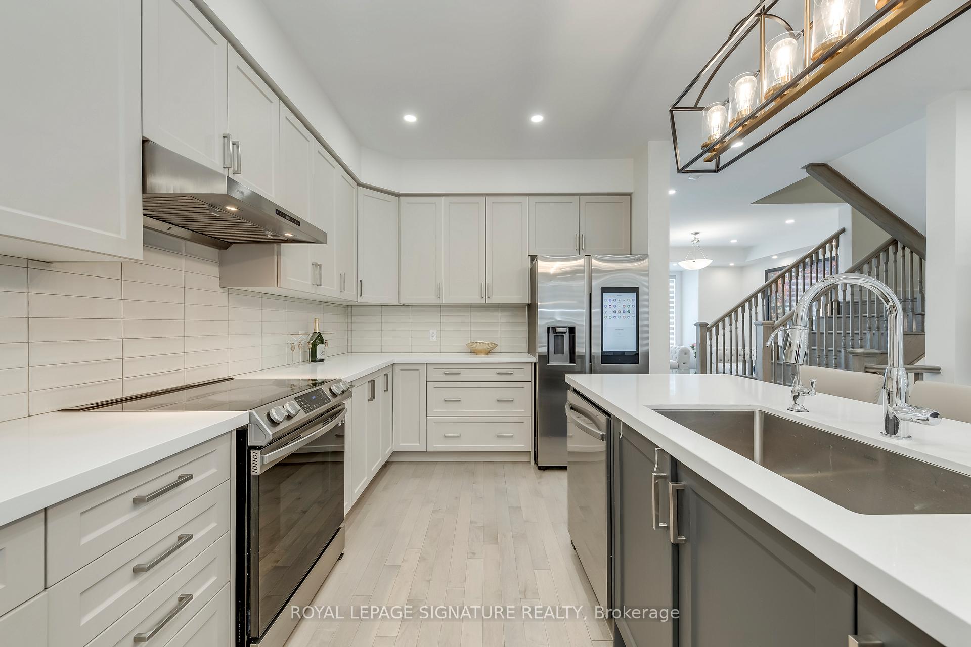 Photo 11 of 21 Kohn Lane, Markham, Angus Glen — HOMEH