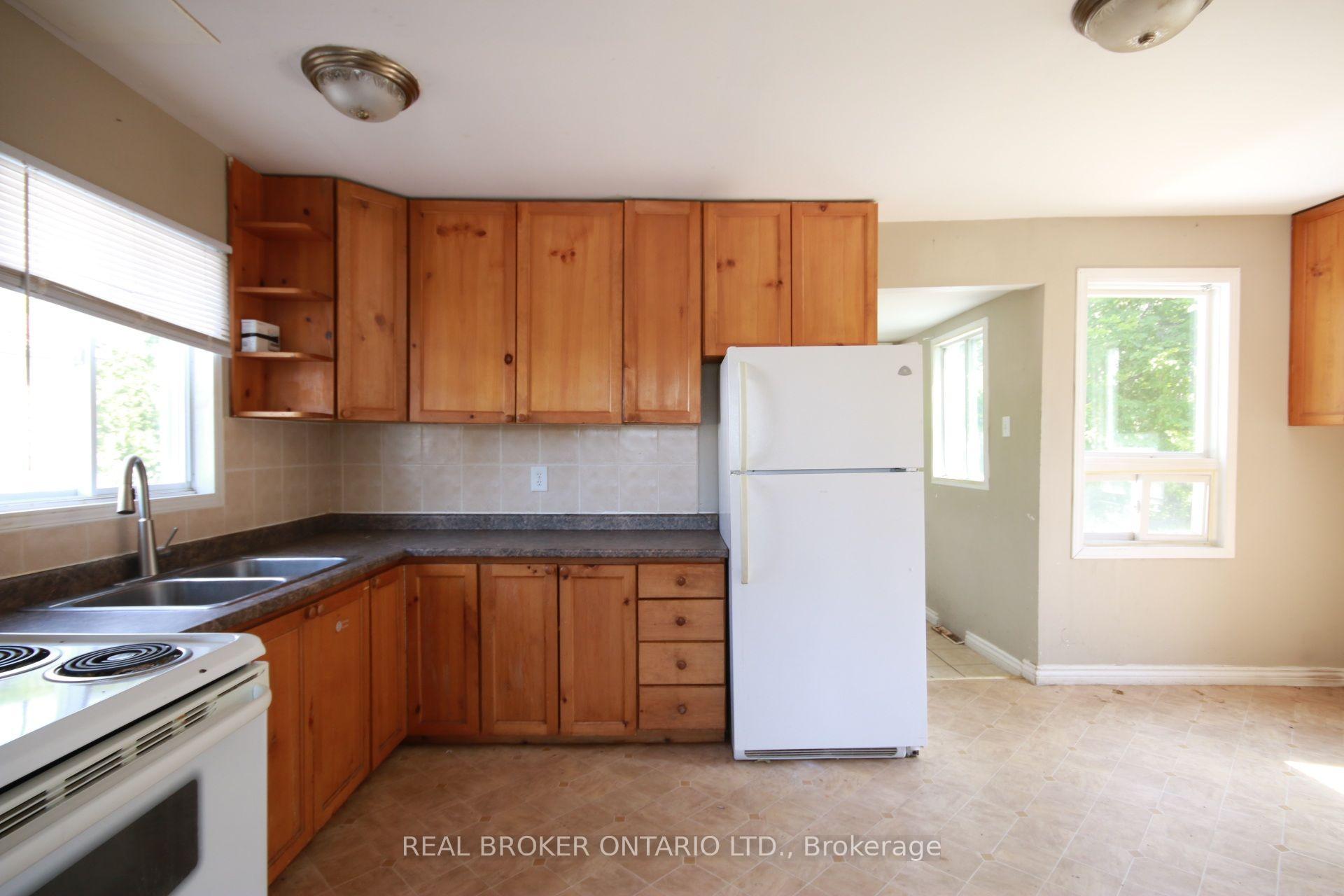 Photo 3 of 236 Mountain Street, Greater Sudbury, Sudbury — HOMEH