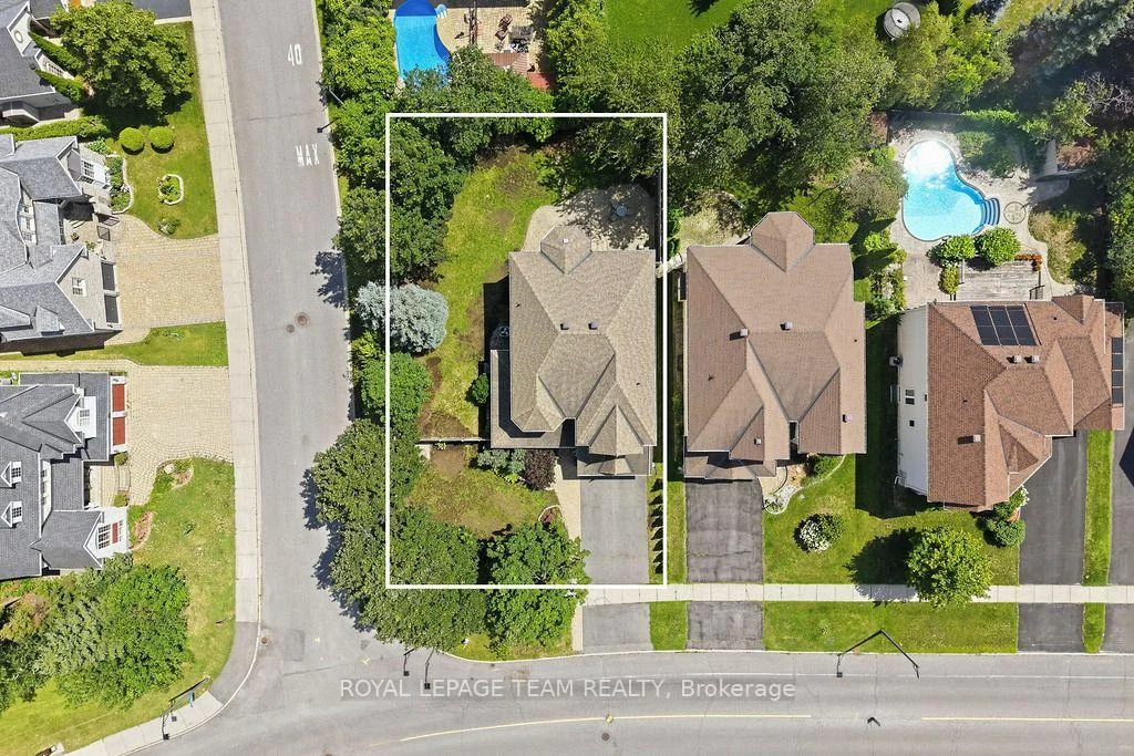 Photo 4 of 13 Riverstone Drive, Ottawa, Barrhaven - Stonebridge — HOMEH